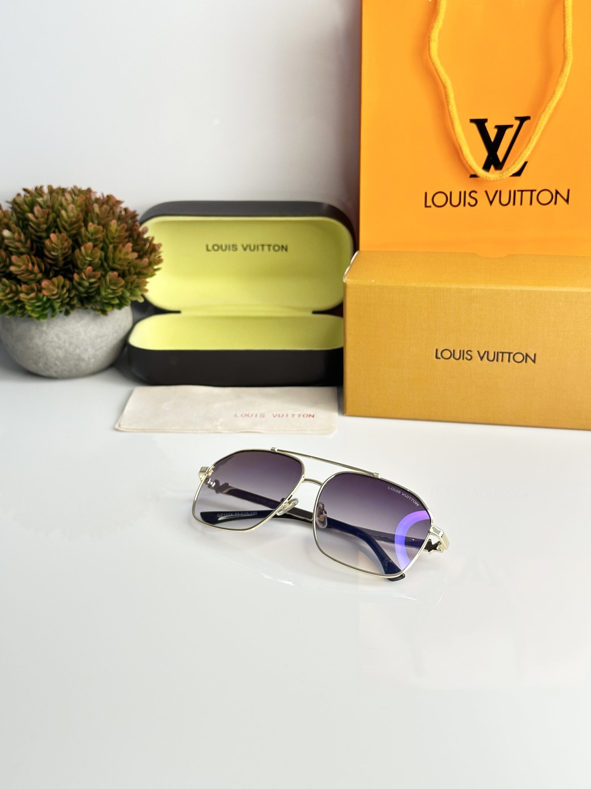 Louis_Vuitton_1224_gold_blue_revo - Image 3