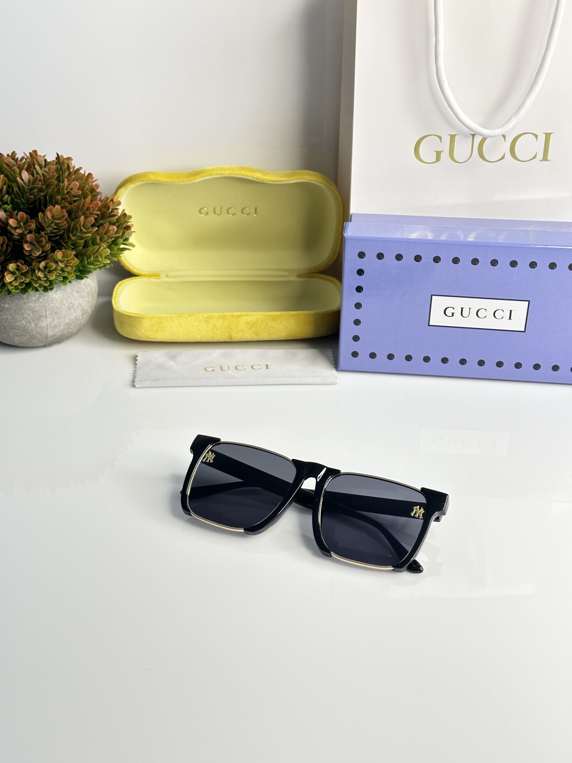 Gucci_New_York_Gold_Black - Image 3