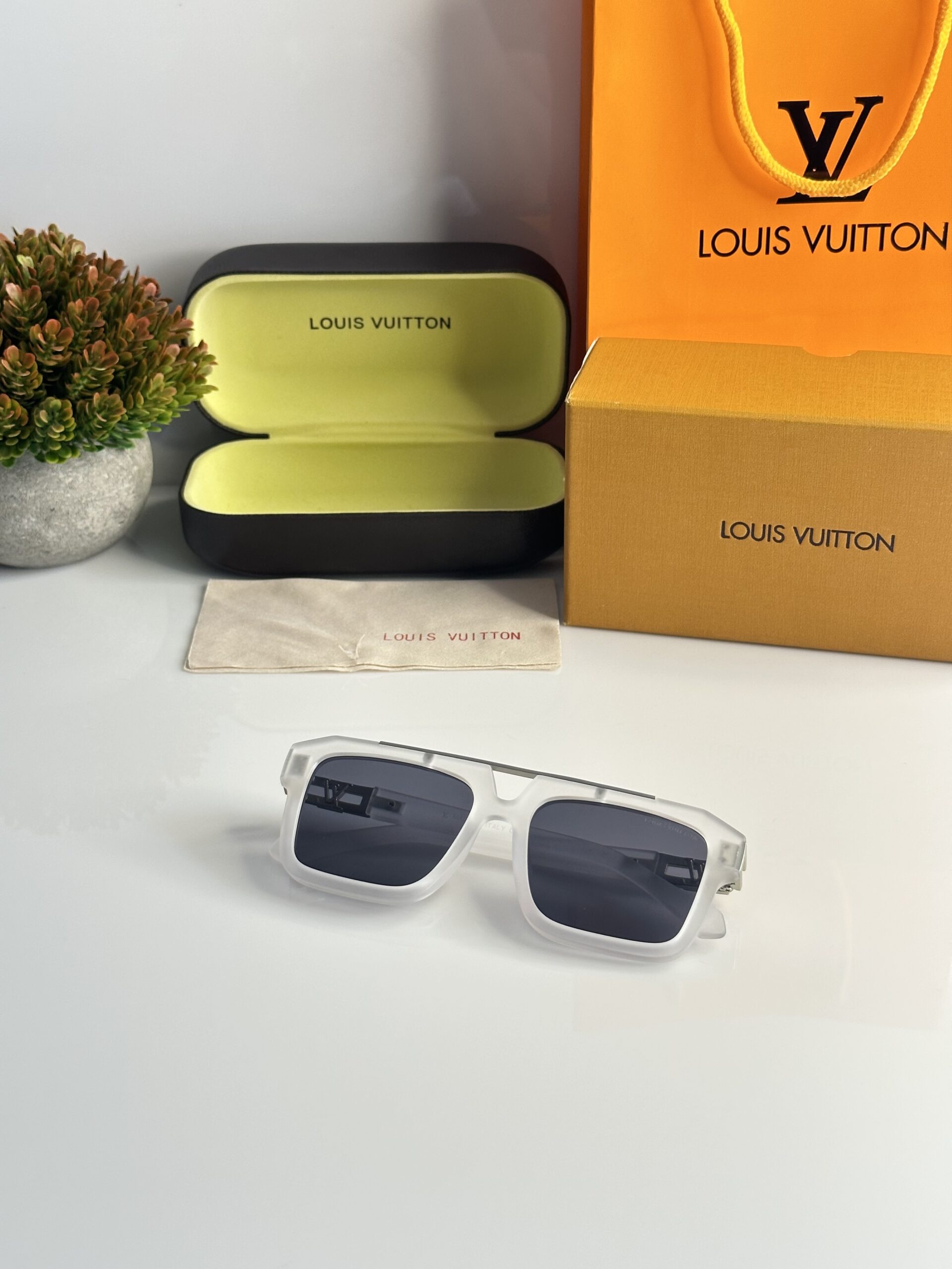 Louis_Vuitton_121_Ice_Black - Image 3
