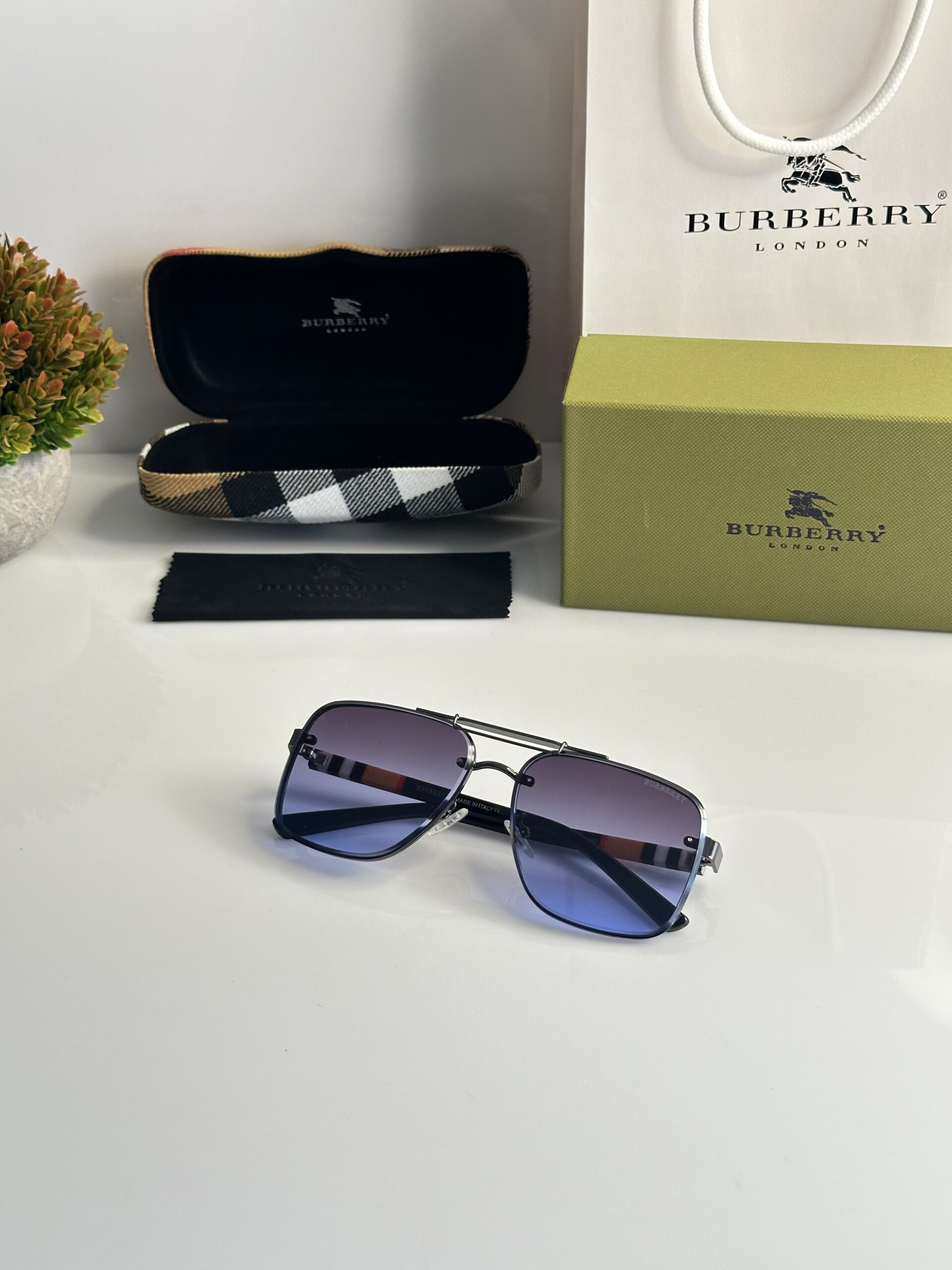 Burberry_493_Black_Blue - Image 4