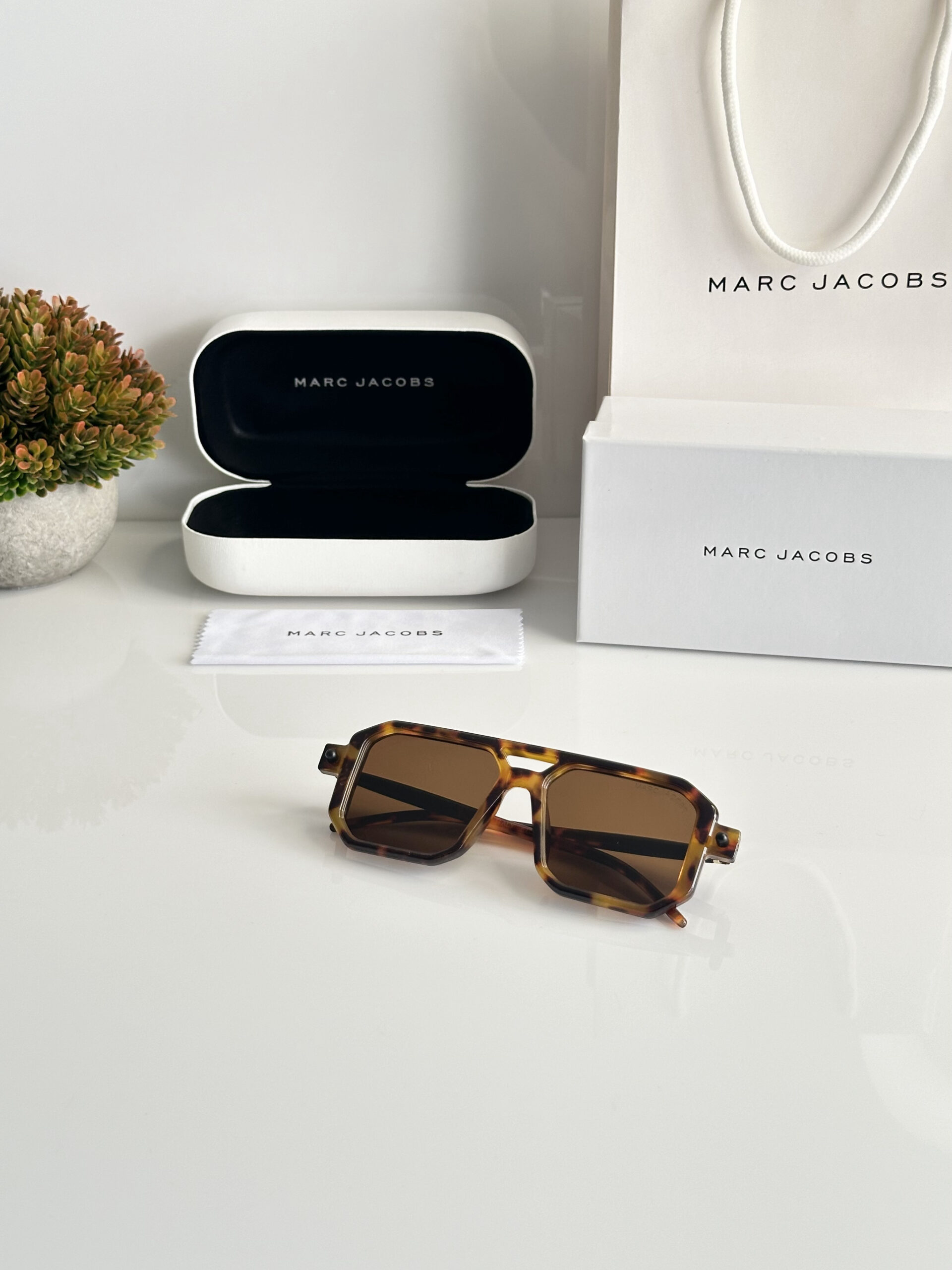 Marc Jacobs 8709 Tiger Brown - Image 2
