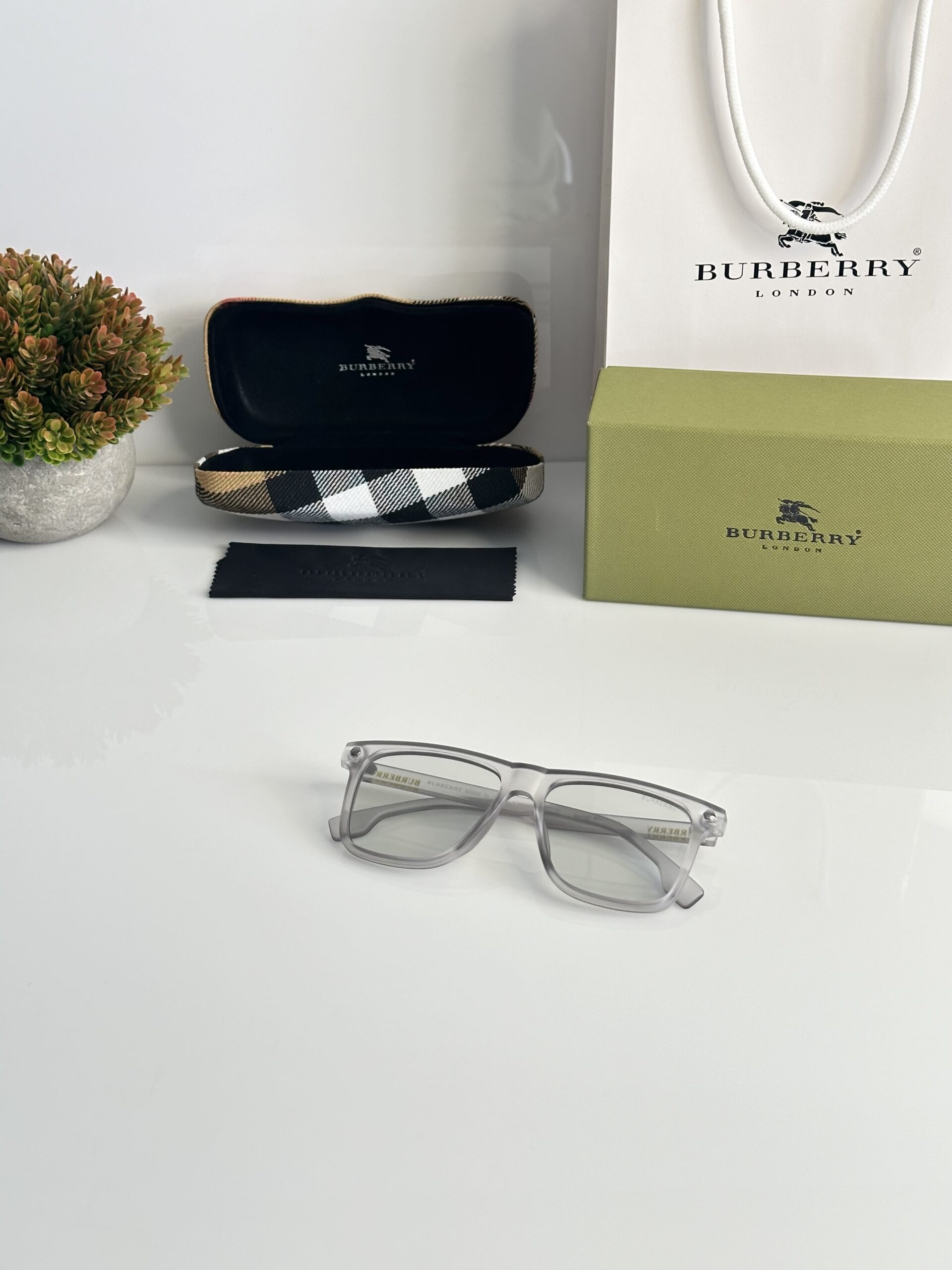 Burberry_4182_Grey - Image 4