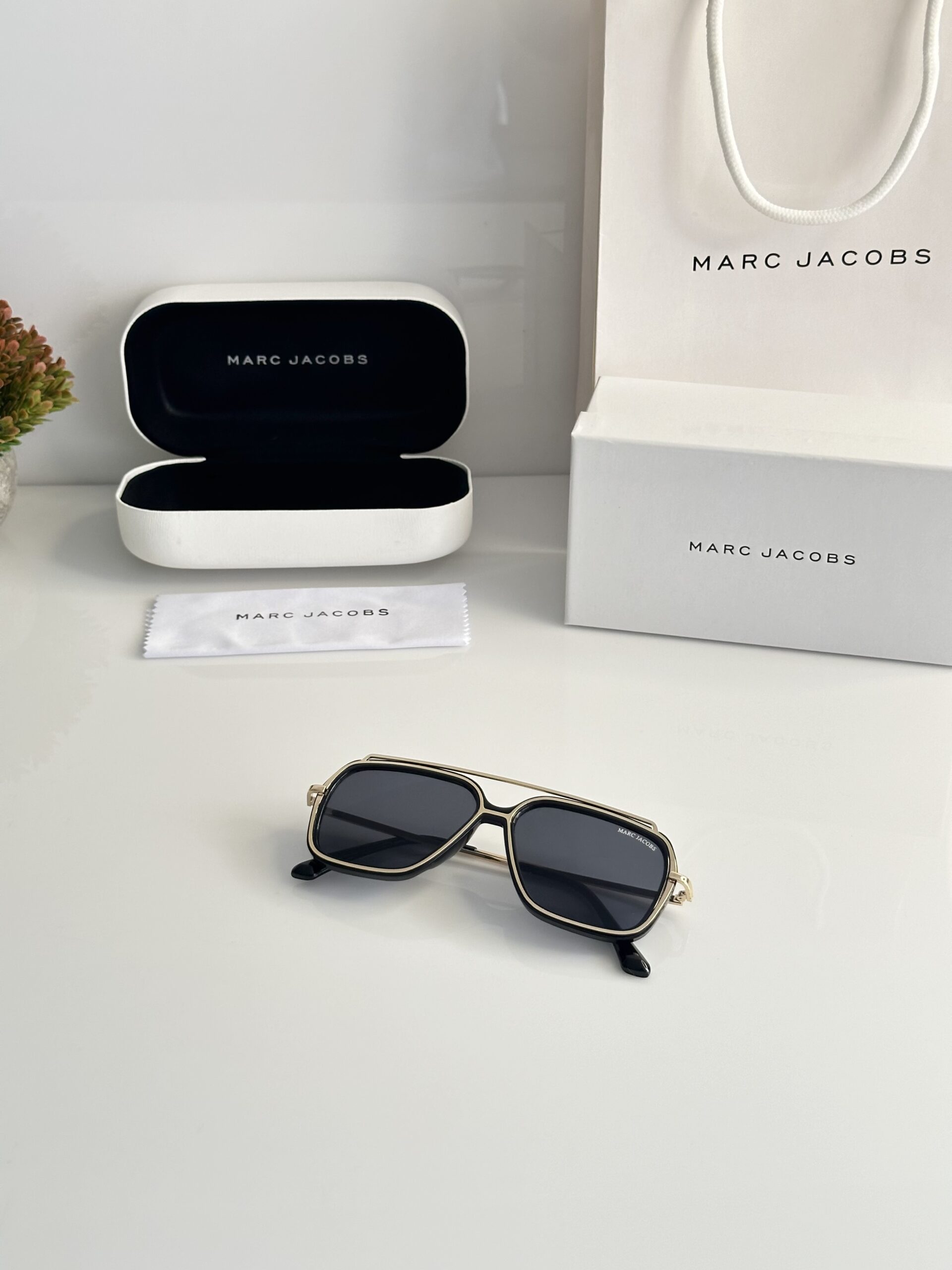 Marc Jacobs 2119 Gold Black - Image 4