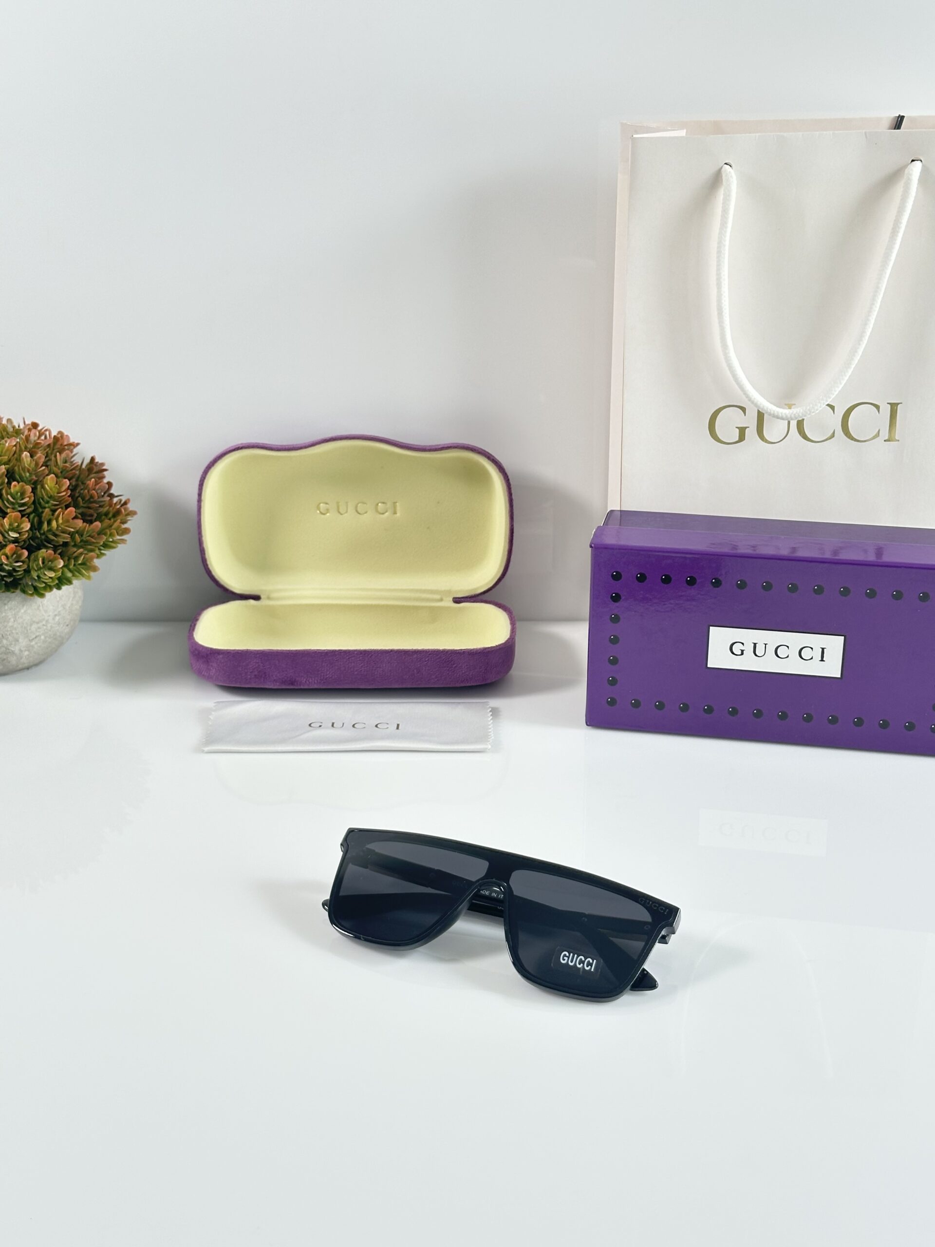 Gucci_0566_Gold_Black - Image 4
