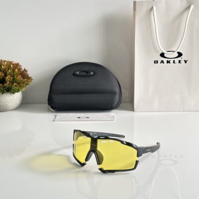Oakley_8241_Black_Yellow