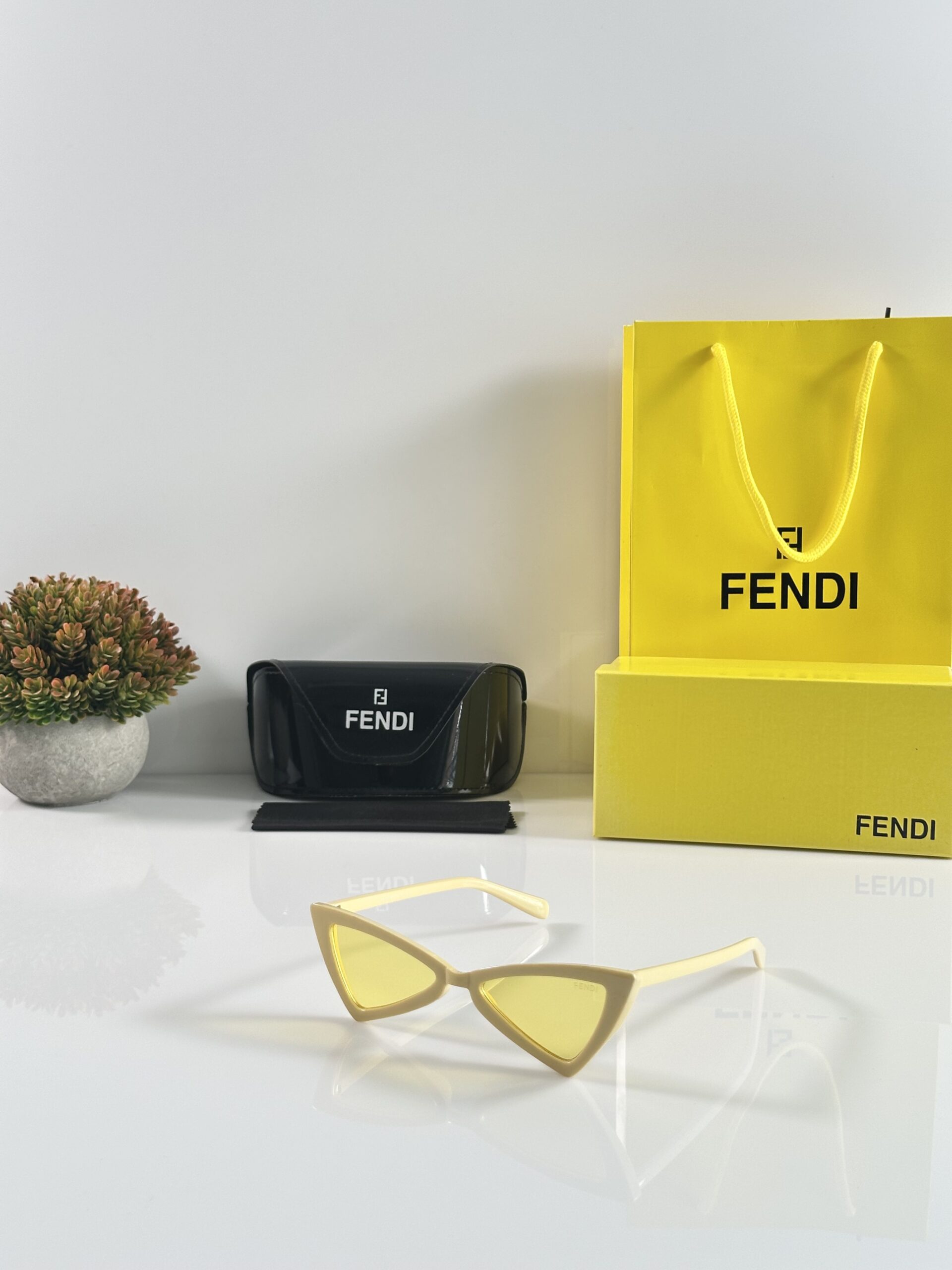 Fendi_WMNS_208_Yellow