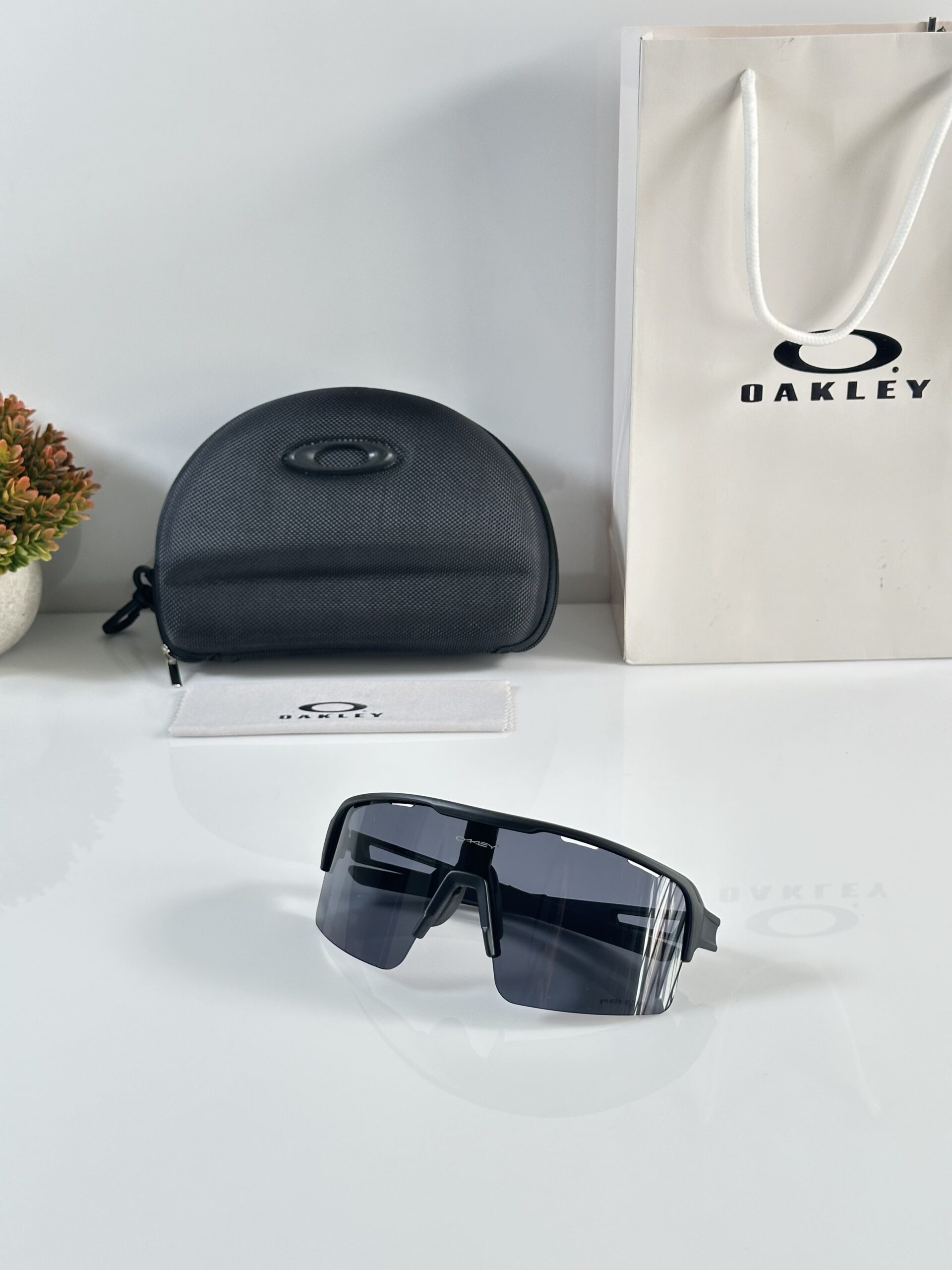 Oakley_8836_Black - Image 4