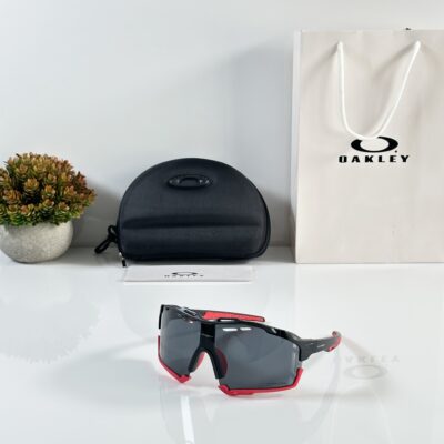 Oakley_8241_Black_Red