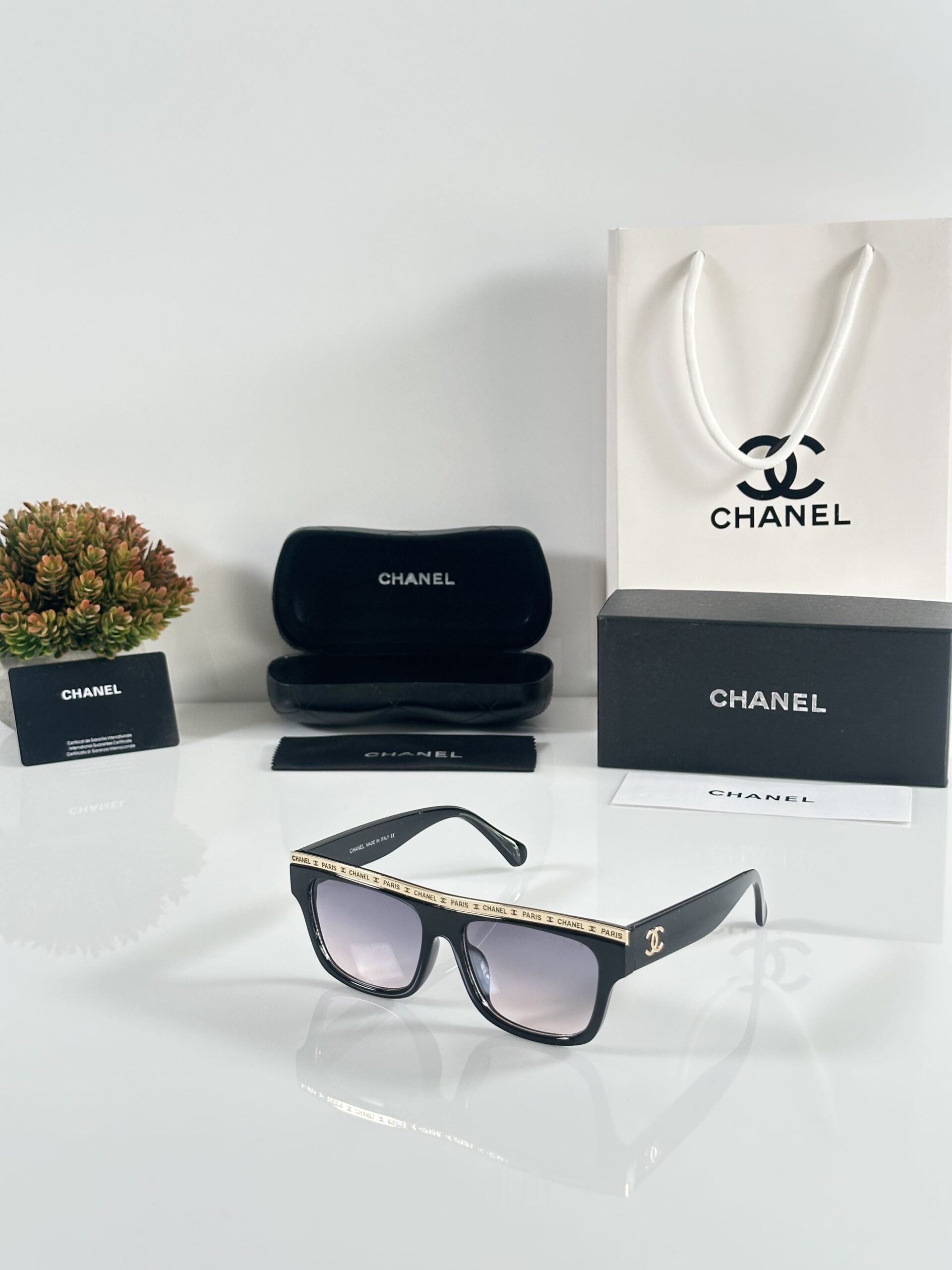 Chanel_WMNS_8318_Black_Pink_DC