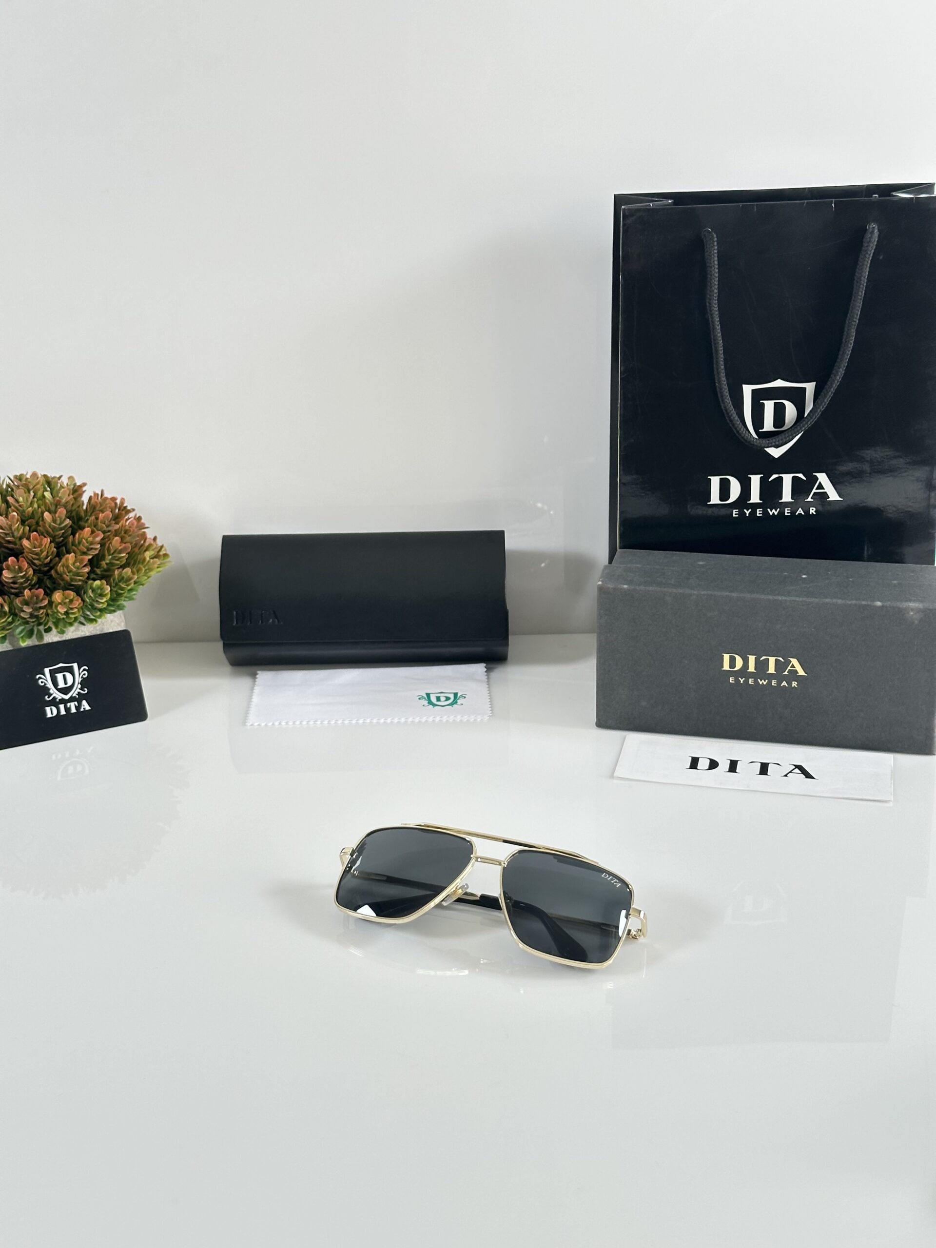 Dita 001 Gold Black - Image 4