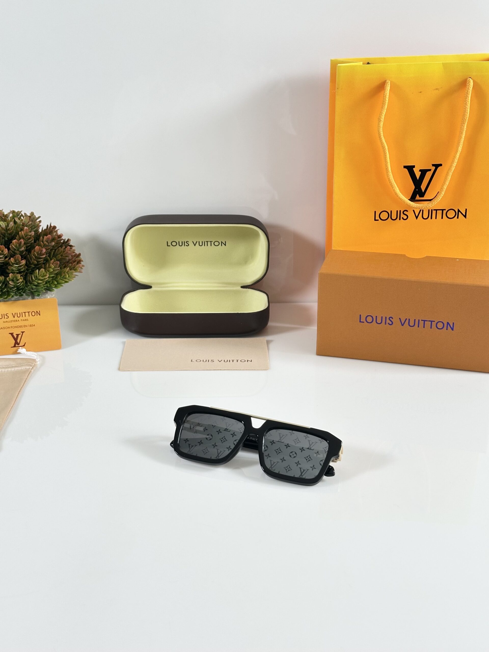 Louis_Vuitton_121_Printed_Gold_Black - Image 4