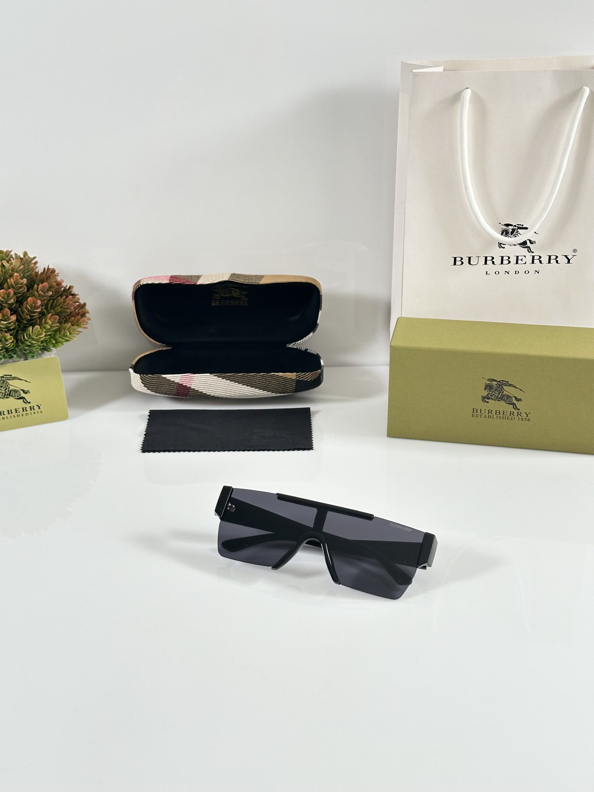 Burberry_8087_Black - Image 4