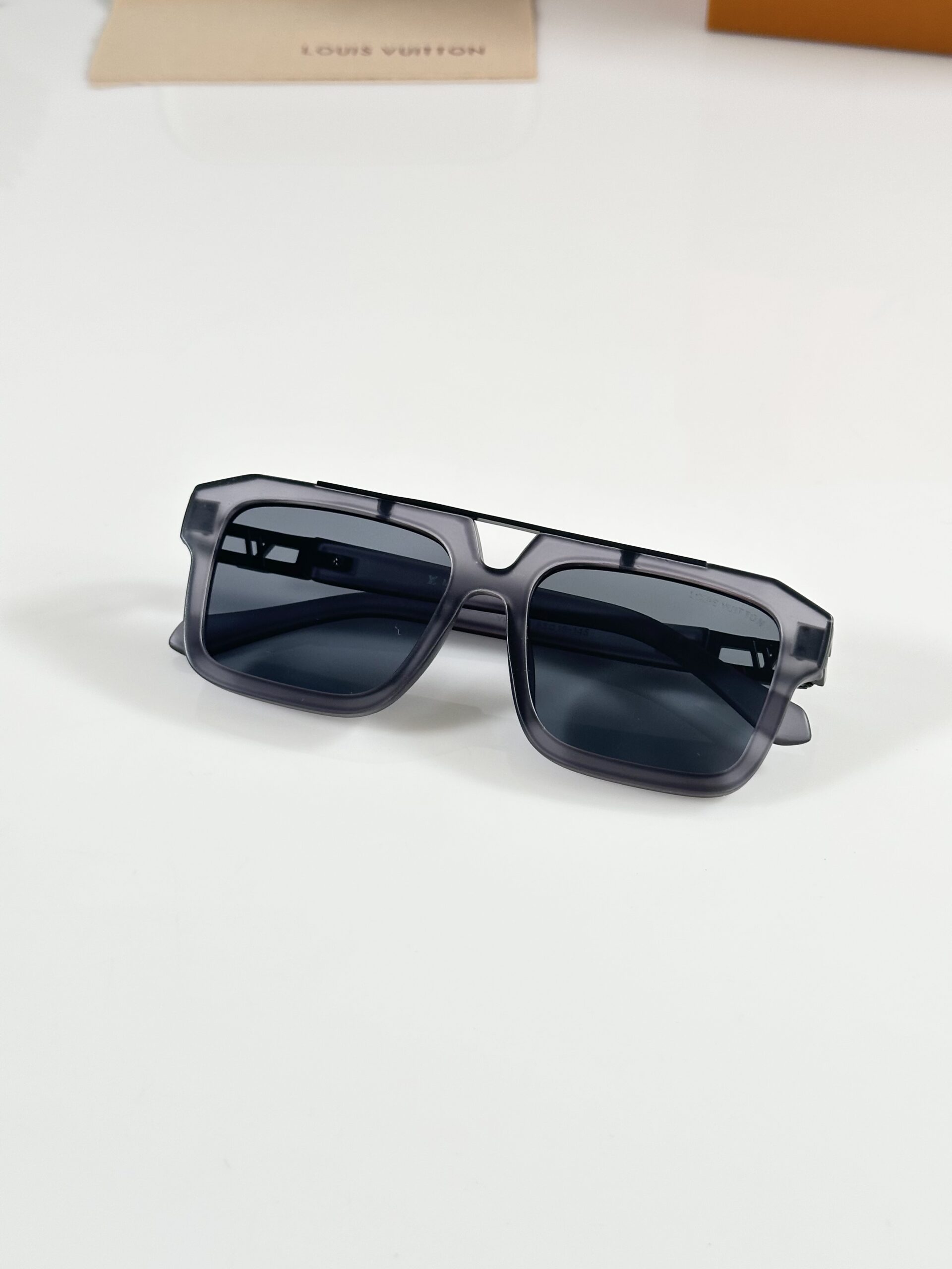 Louis_Vuitton_121_Grey - Image 3