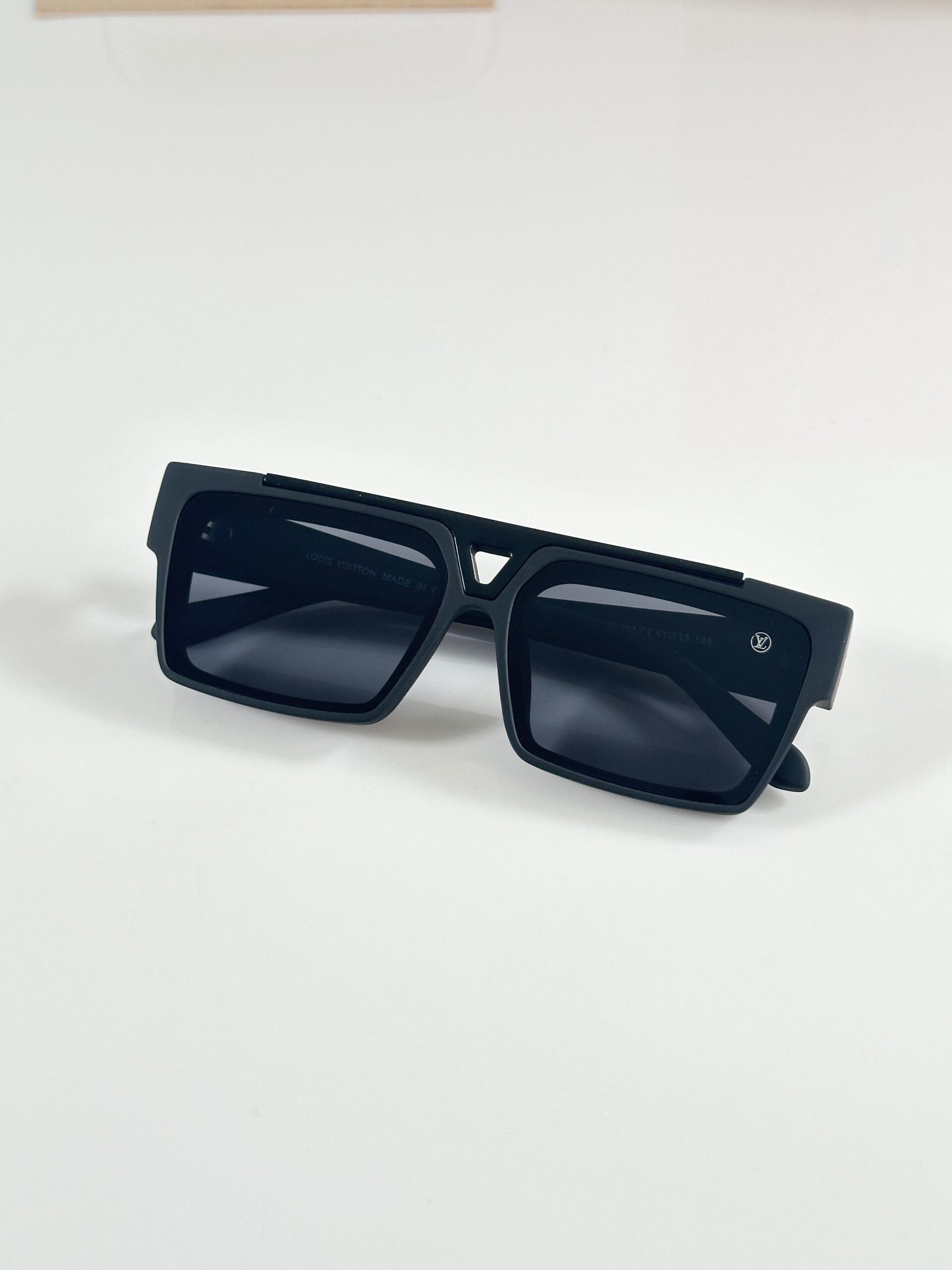Louis_Vuitton_1984_Black - Image 3