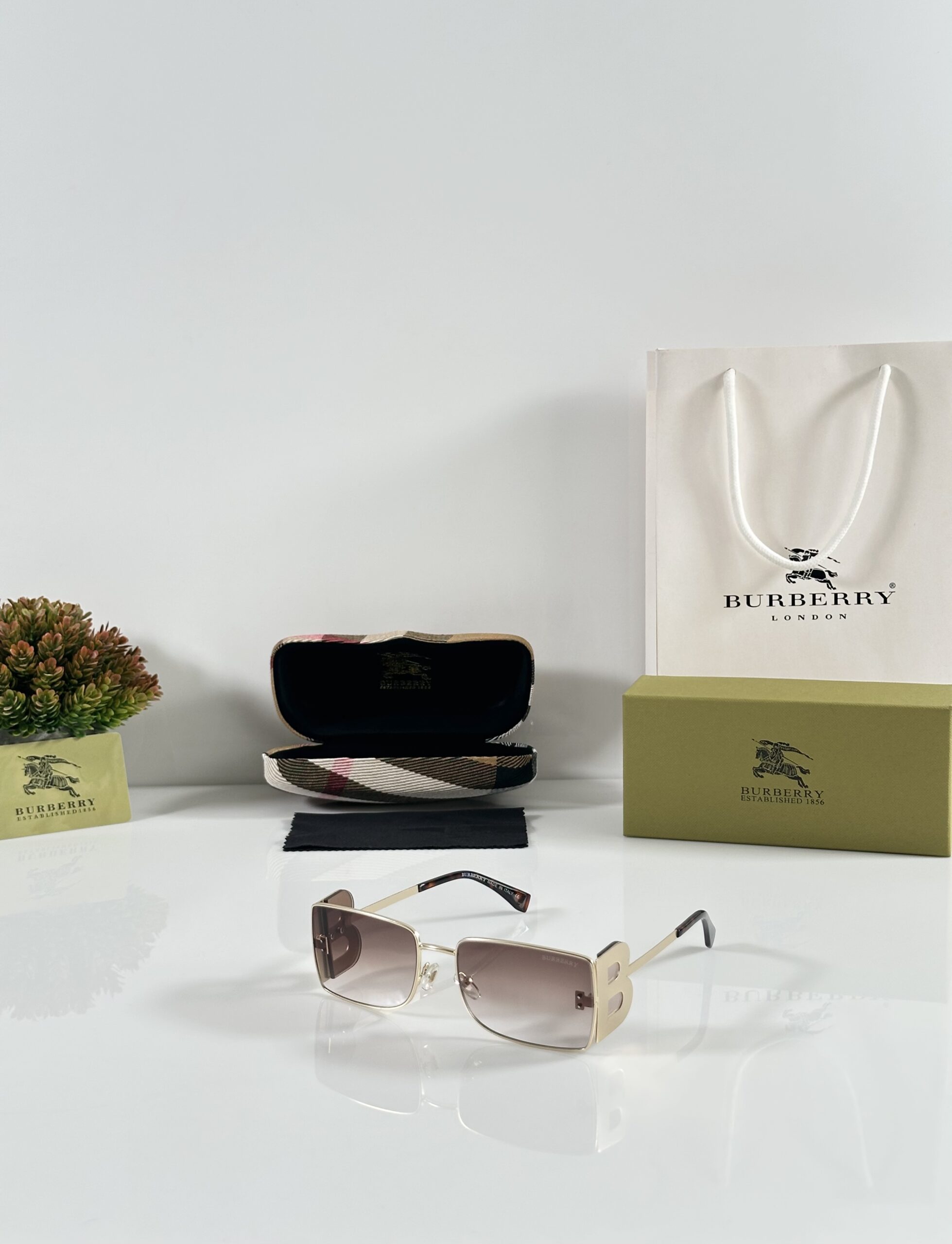 Burberry_3110_Gold_Brown_DC