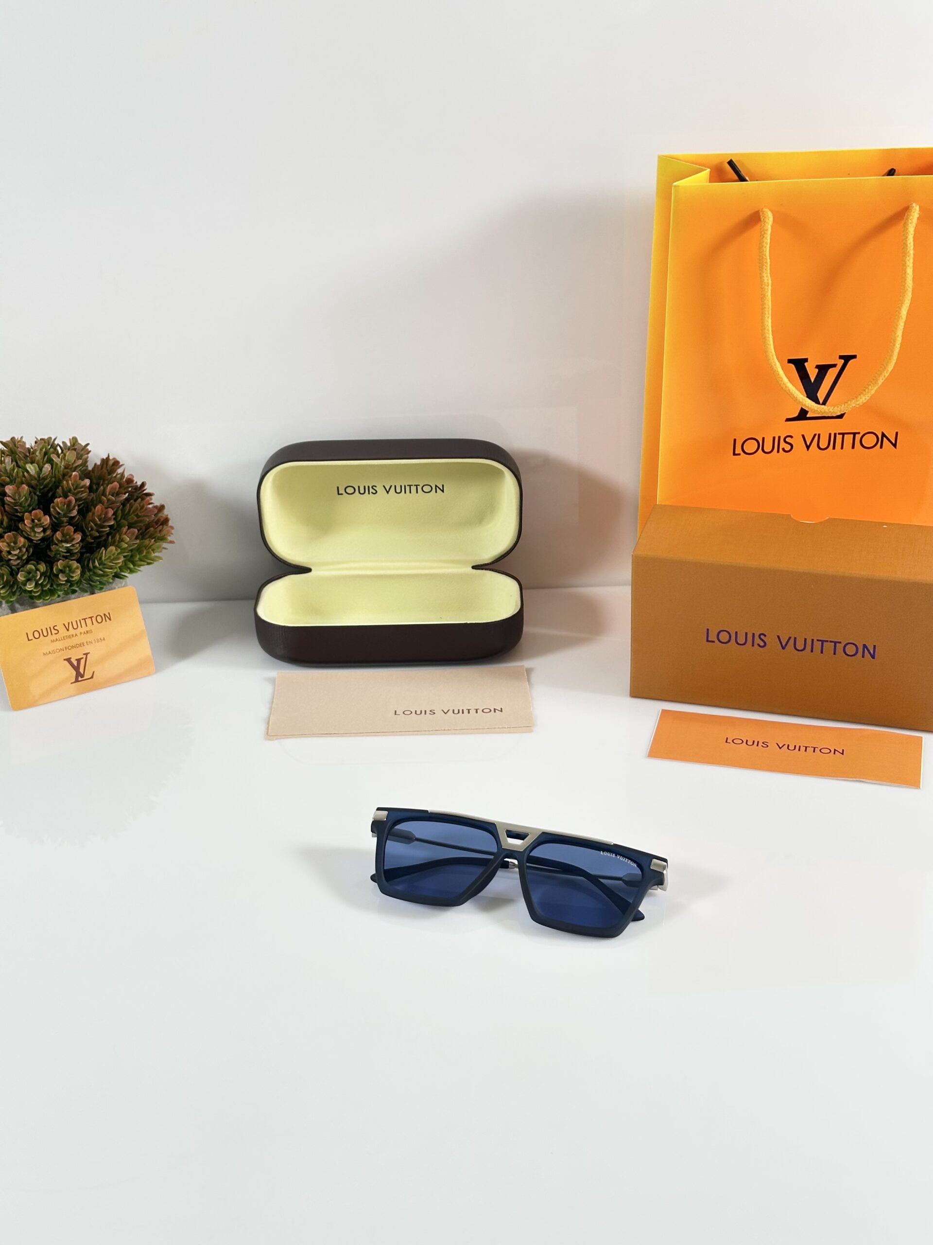 Louis_Vuitton_1230_Silver_Blue - Image 4