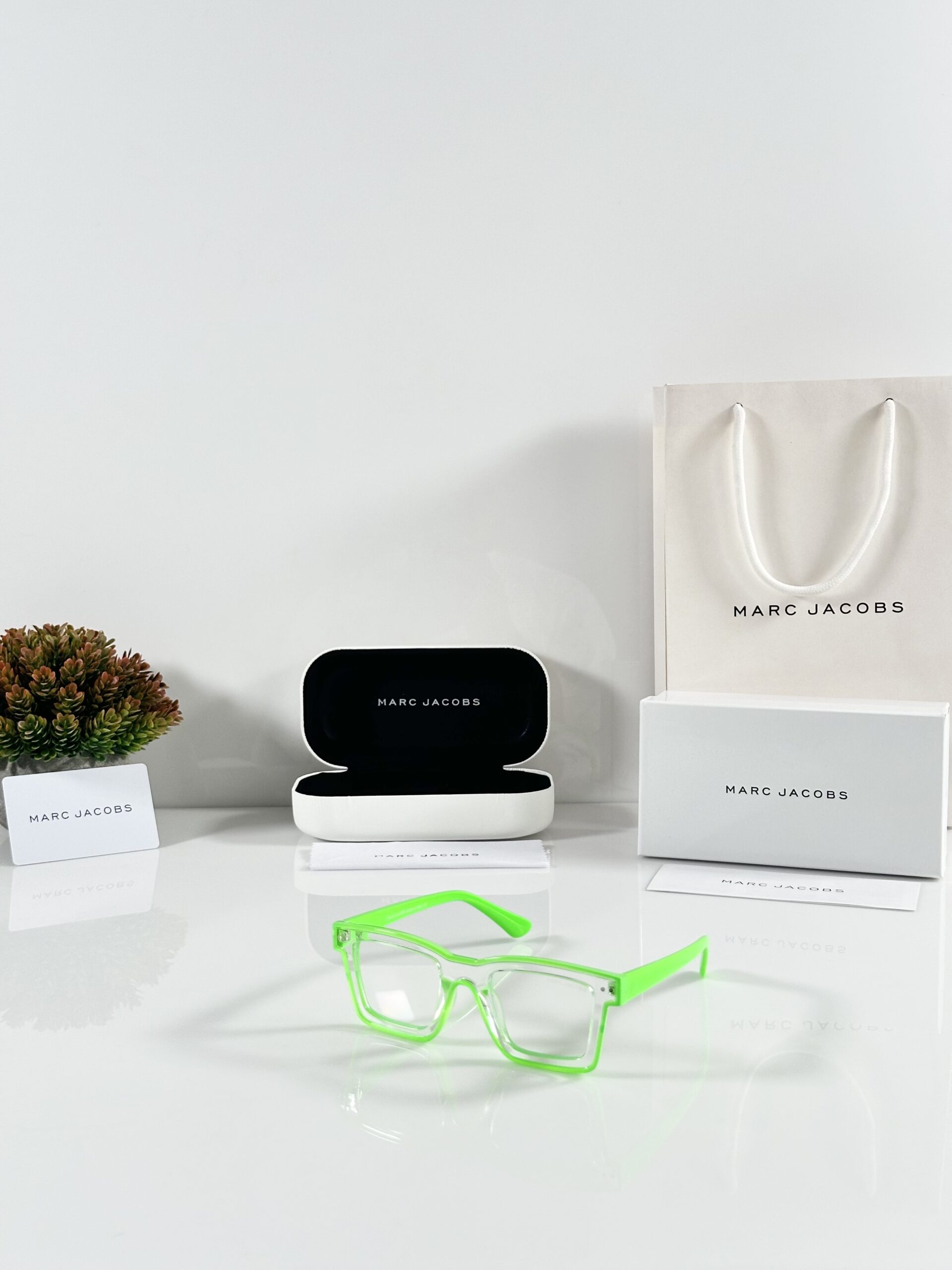 Marc Jacobs 8187 Green Water Day