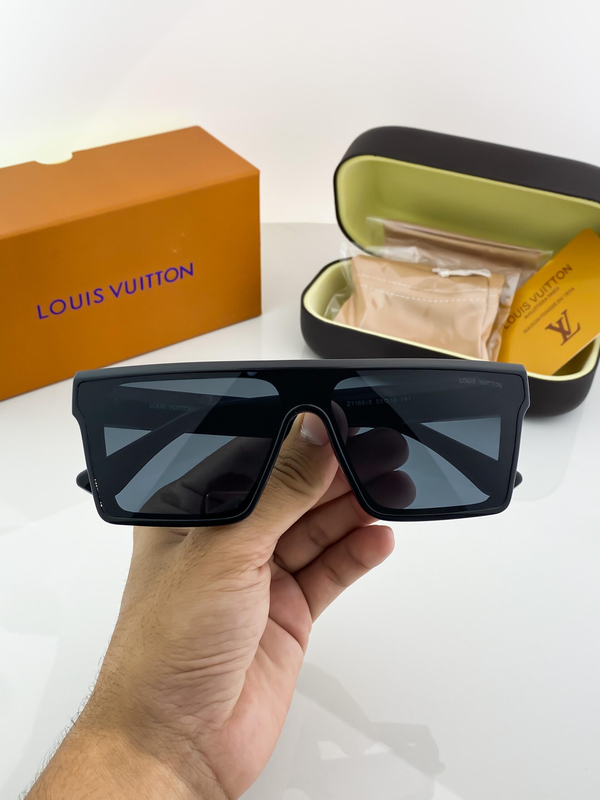 Louis_vuitton_Black_1166 - Image 4