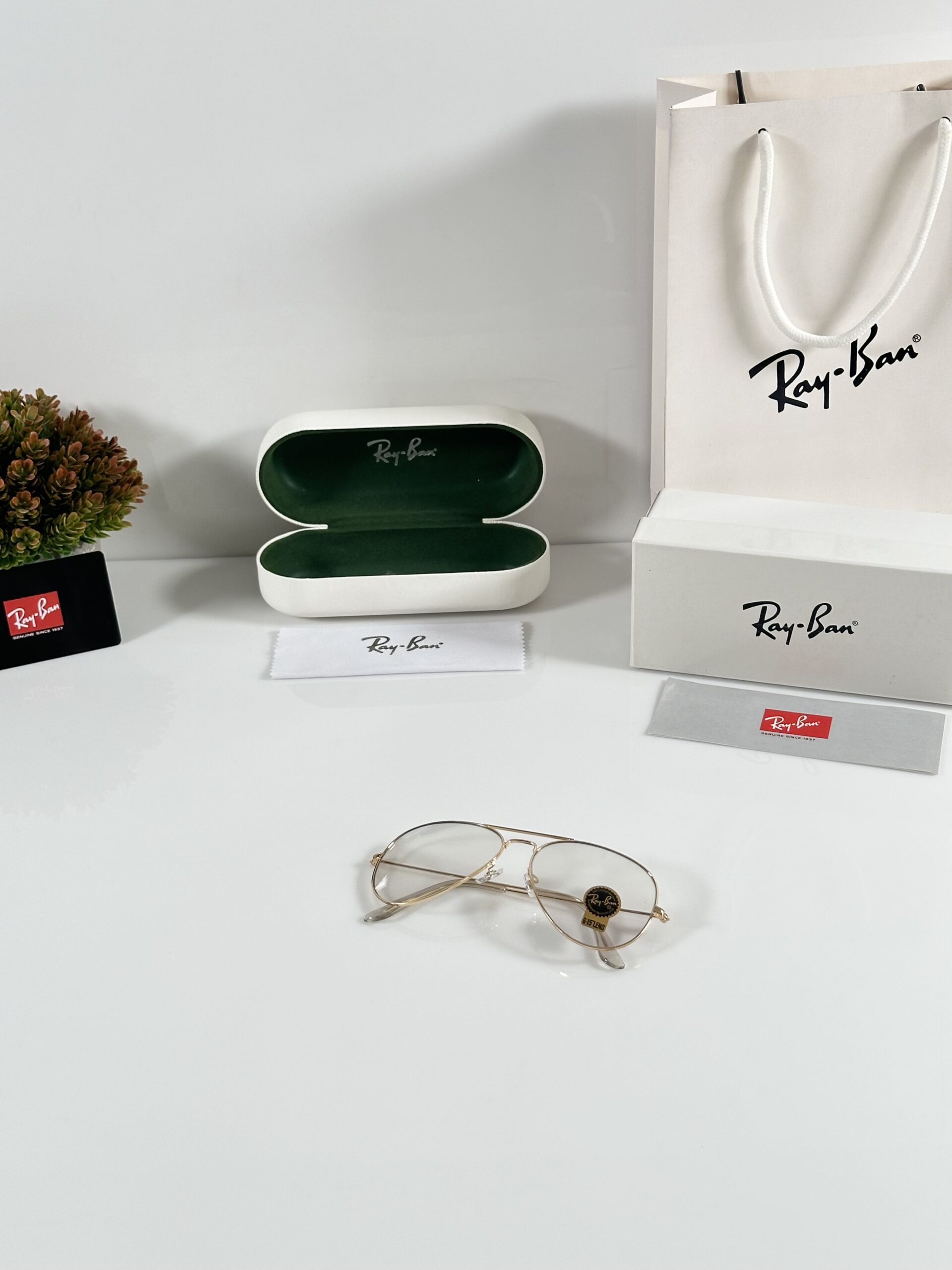 Rayban Aviator 3026 Gold Day Night Colour Changing - Image 4