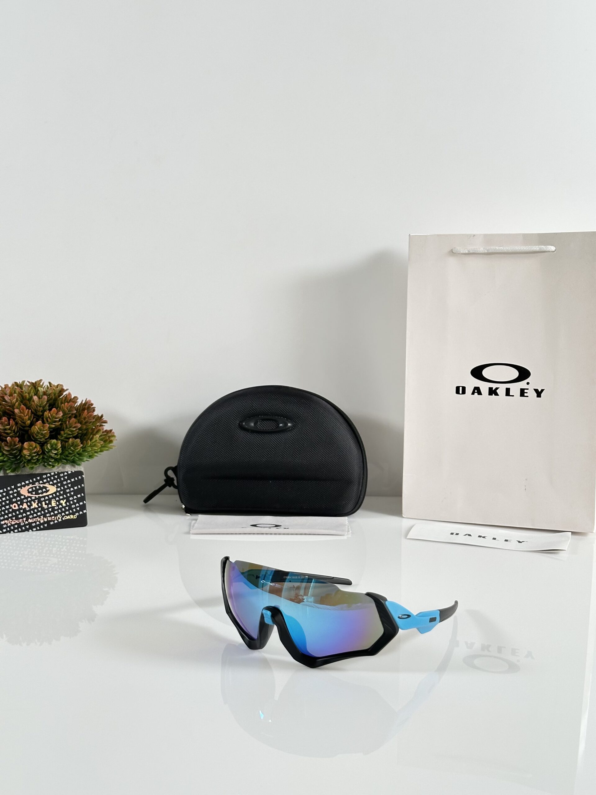 Oakley_4001_Black_Aqua
