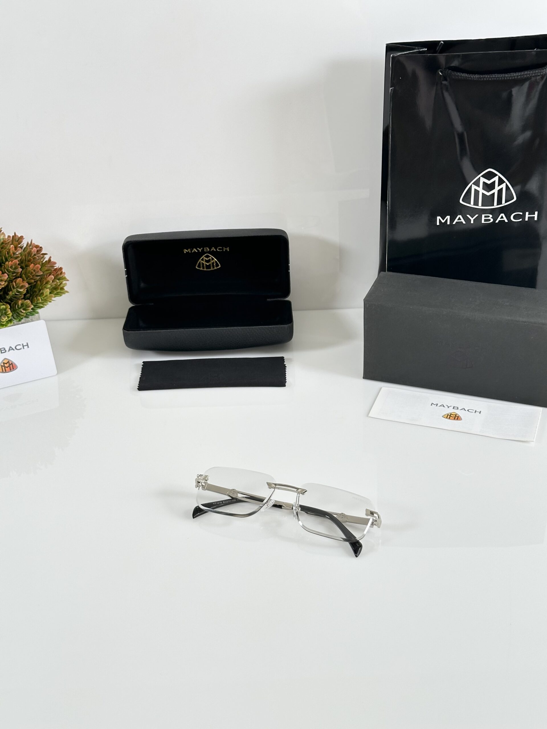 Maybach 1016 Silver Day Night Colour Changing Glass - Image 4