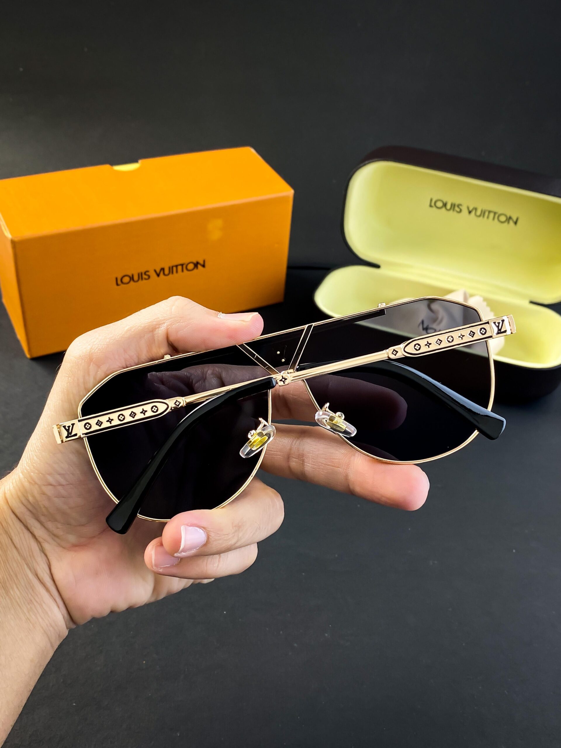 _vuitton_gold black 22295 - Image 4