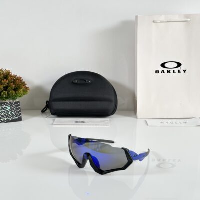 Oakley_4001_Blue_Revo