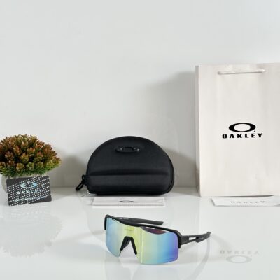 Oakley_8836_Black_Green_Mercury