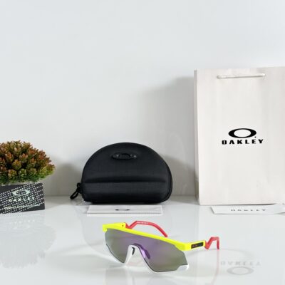 Oakley_9280_Multi_Blue_Revo