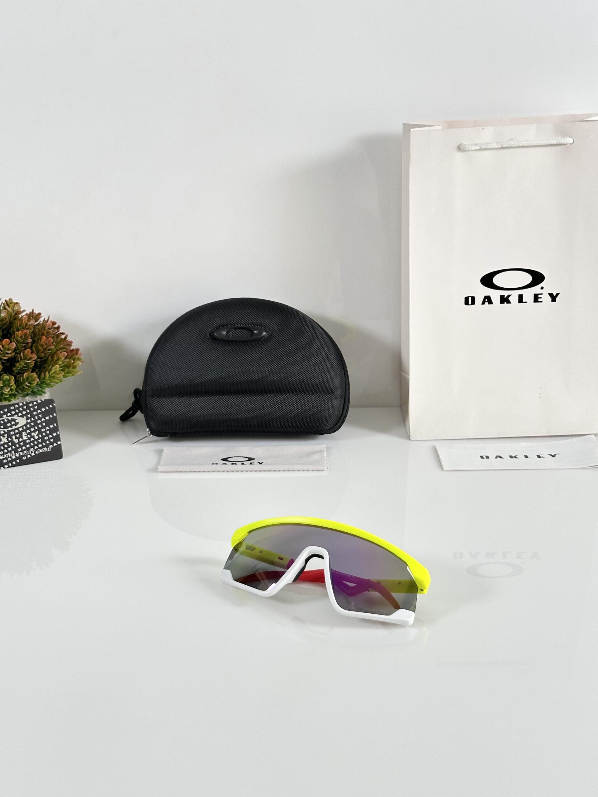 Oakley_9280_Multi_Blue_Revo - Image 4