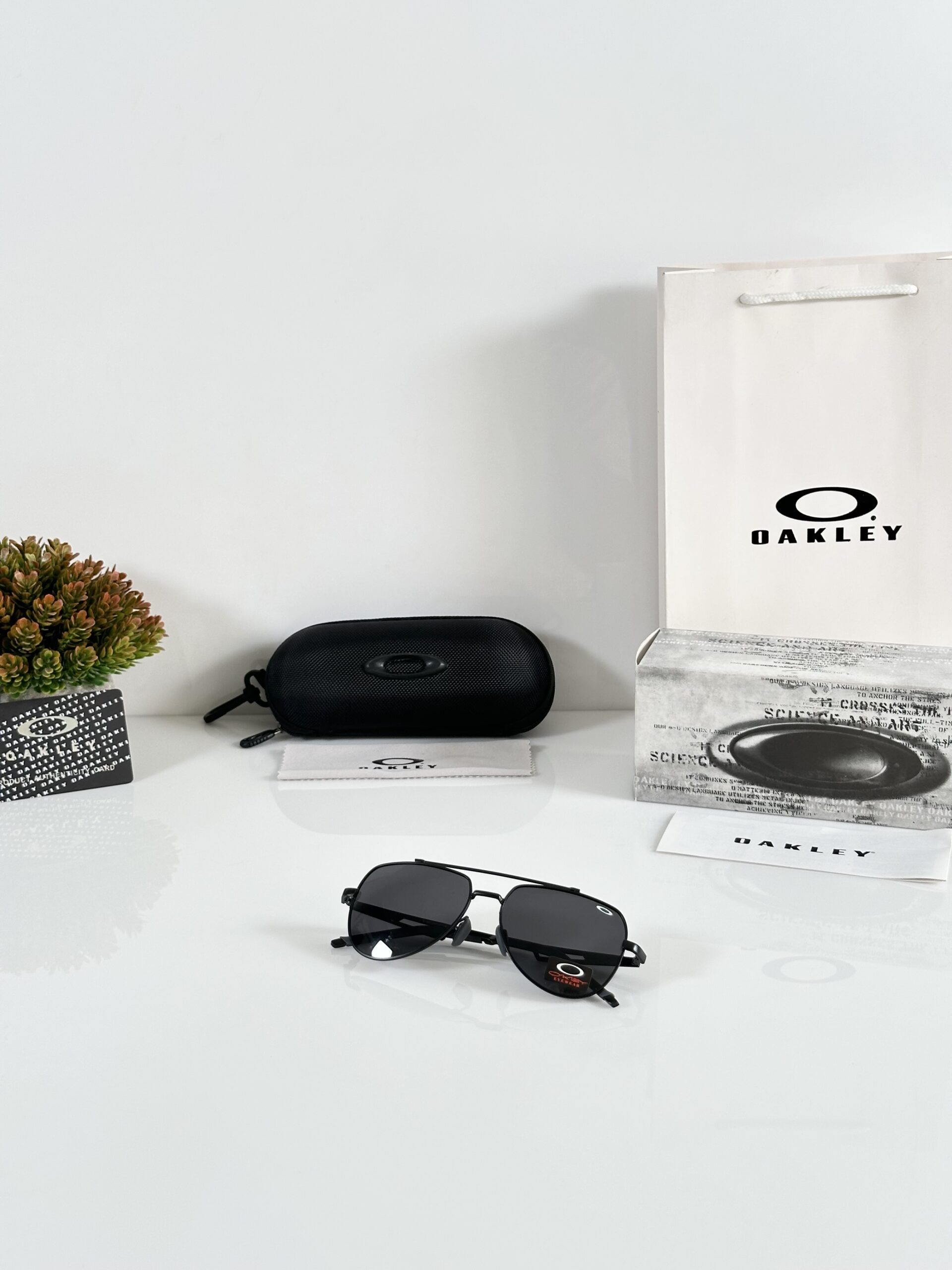 Oakley_8917_Black - Image 4