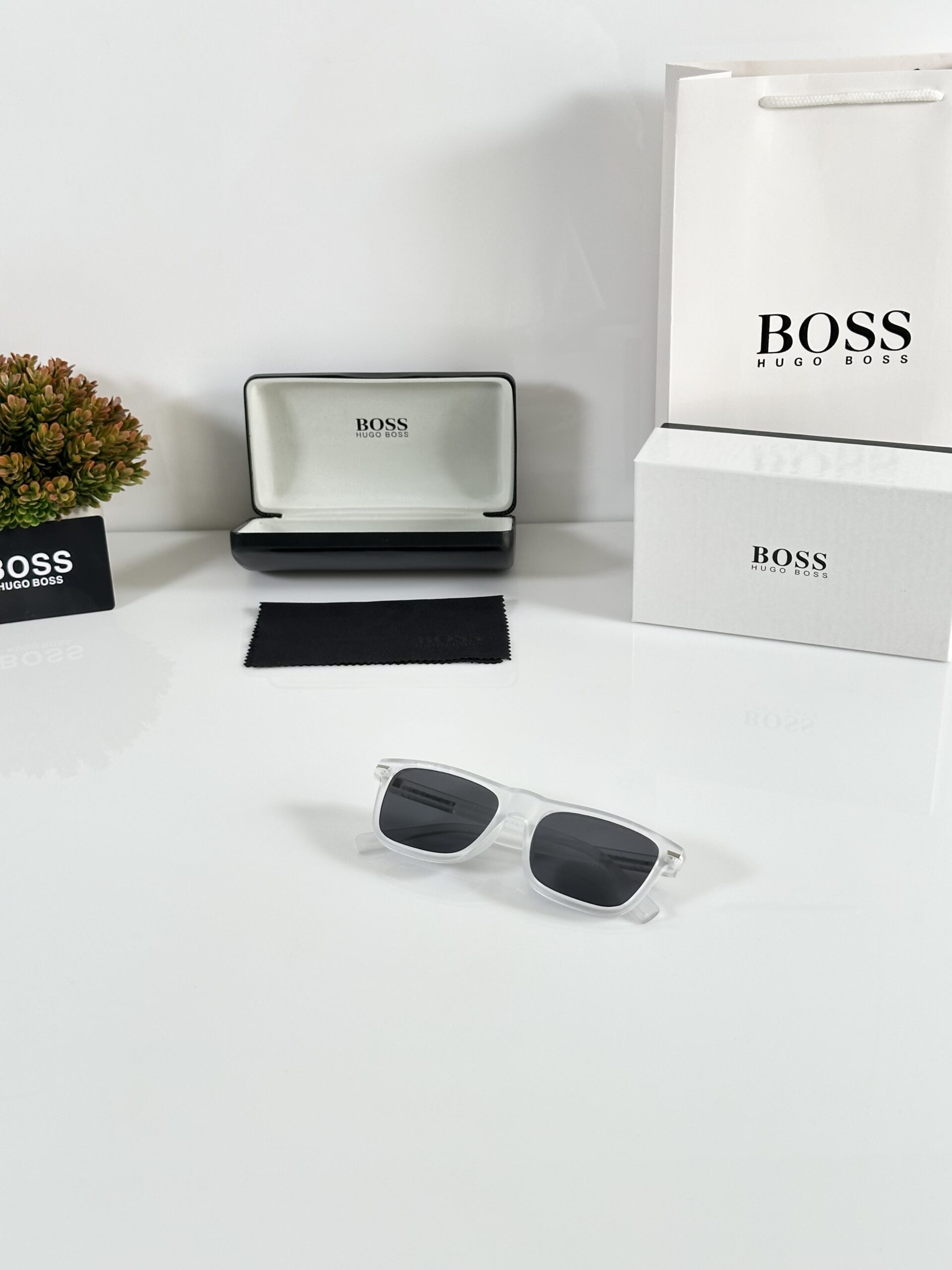 Hugo_Boss_1322_Ice_Black - Image 4