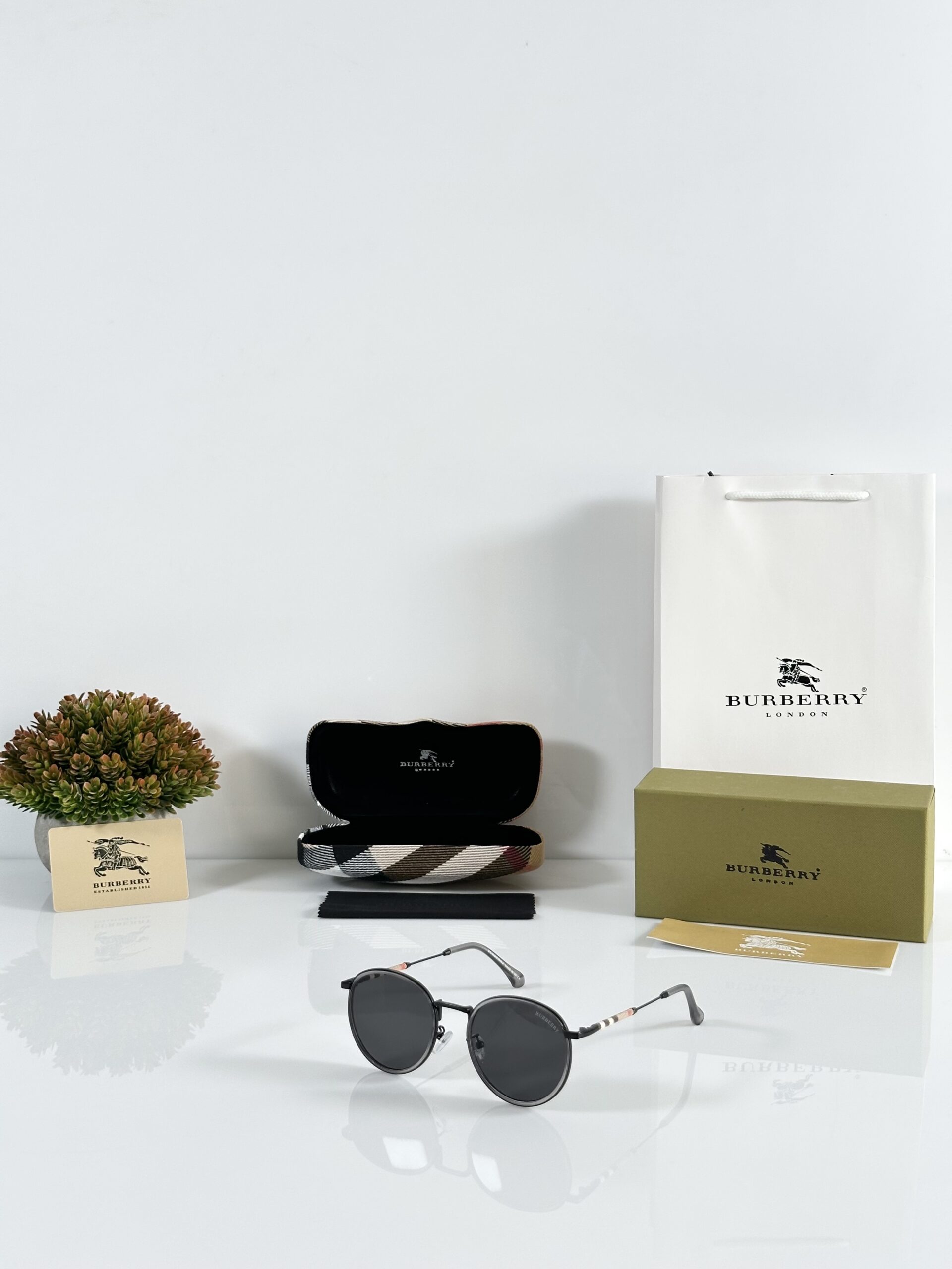 Burberry_3324_Grey
