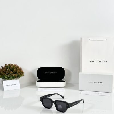 Marc Jacobs 1110 Black