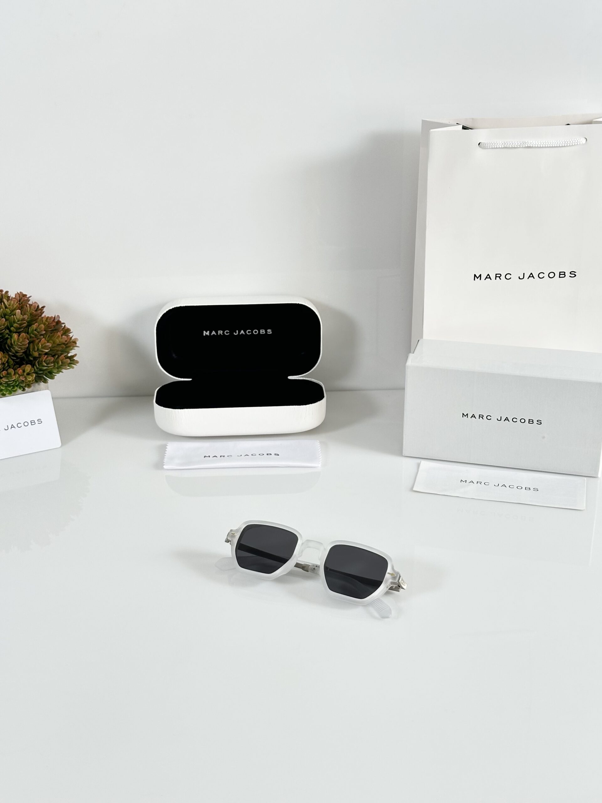 Marc Jacobs 1140 Ice Black - Image 4