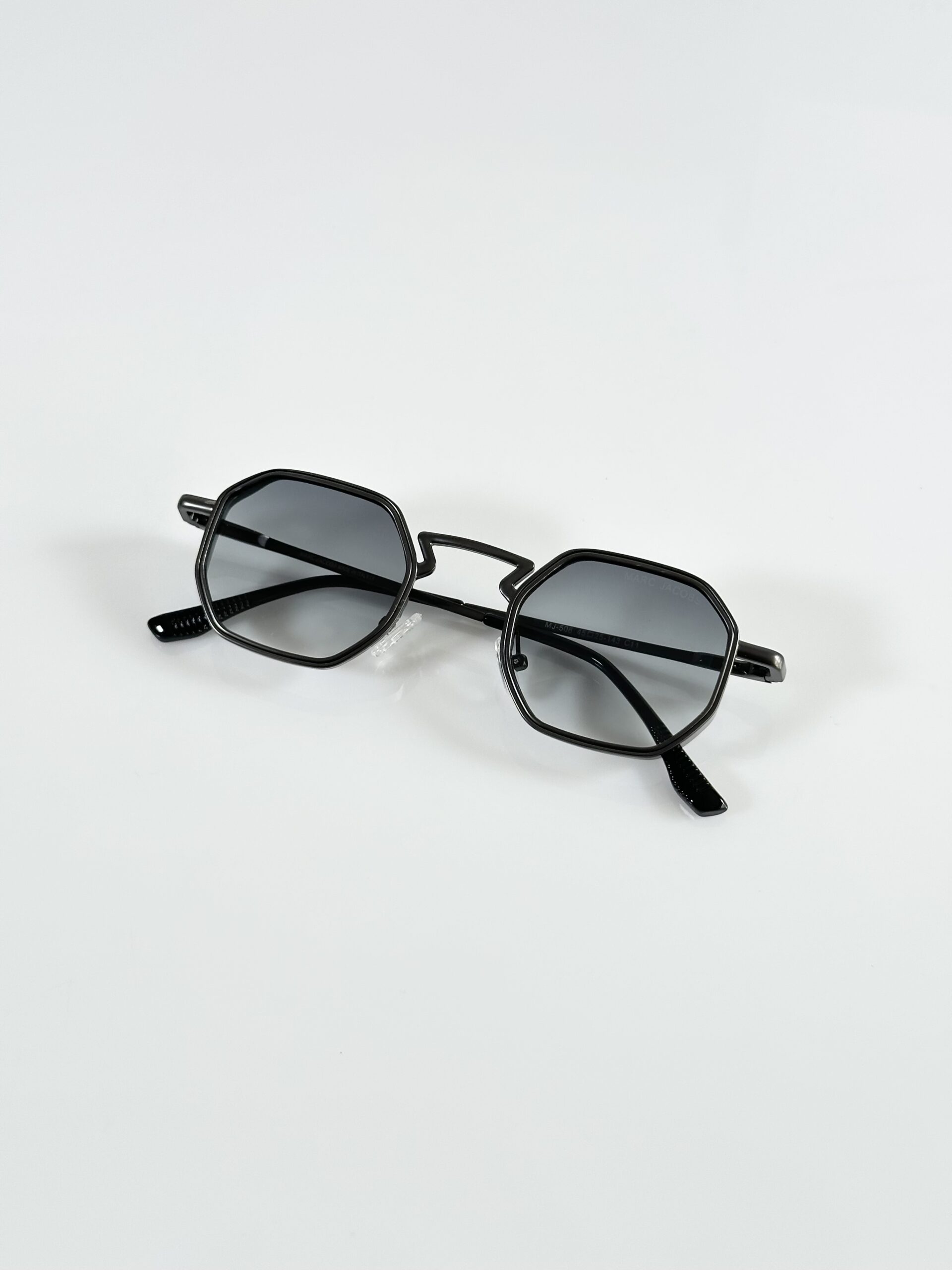 Marc Jacobs 506 Gun Green DC - Image 3