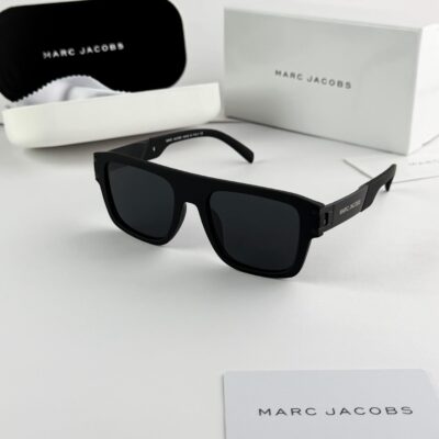 Marc Jacobs black 1004-86