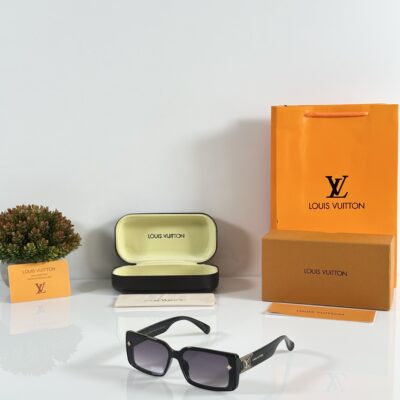 Louis_Vuitton_WMNS_5513_Black_DC