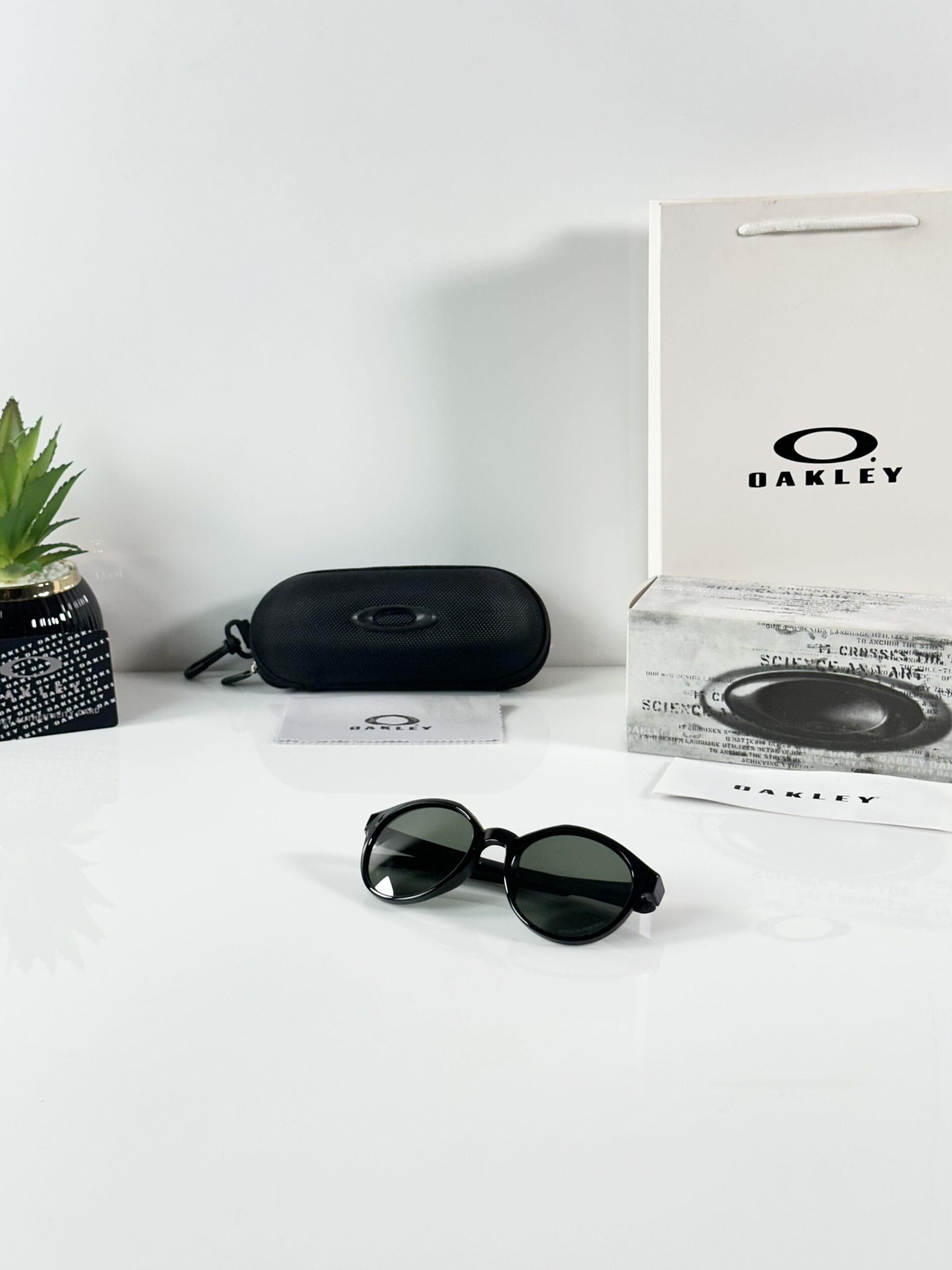 Oakley_3305_Black_Green - Image 4