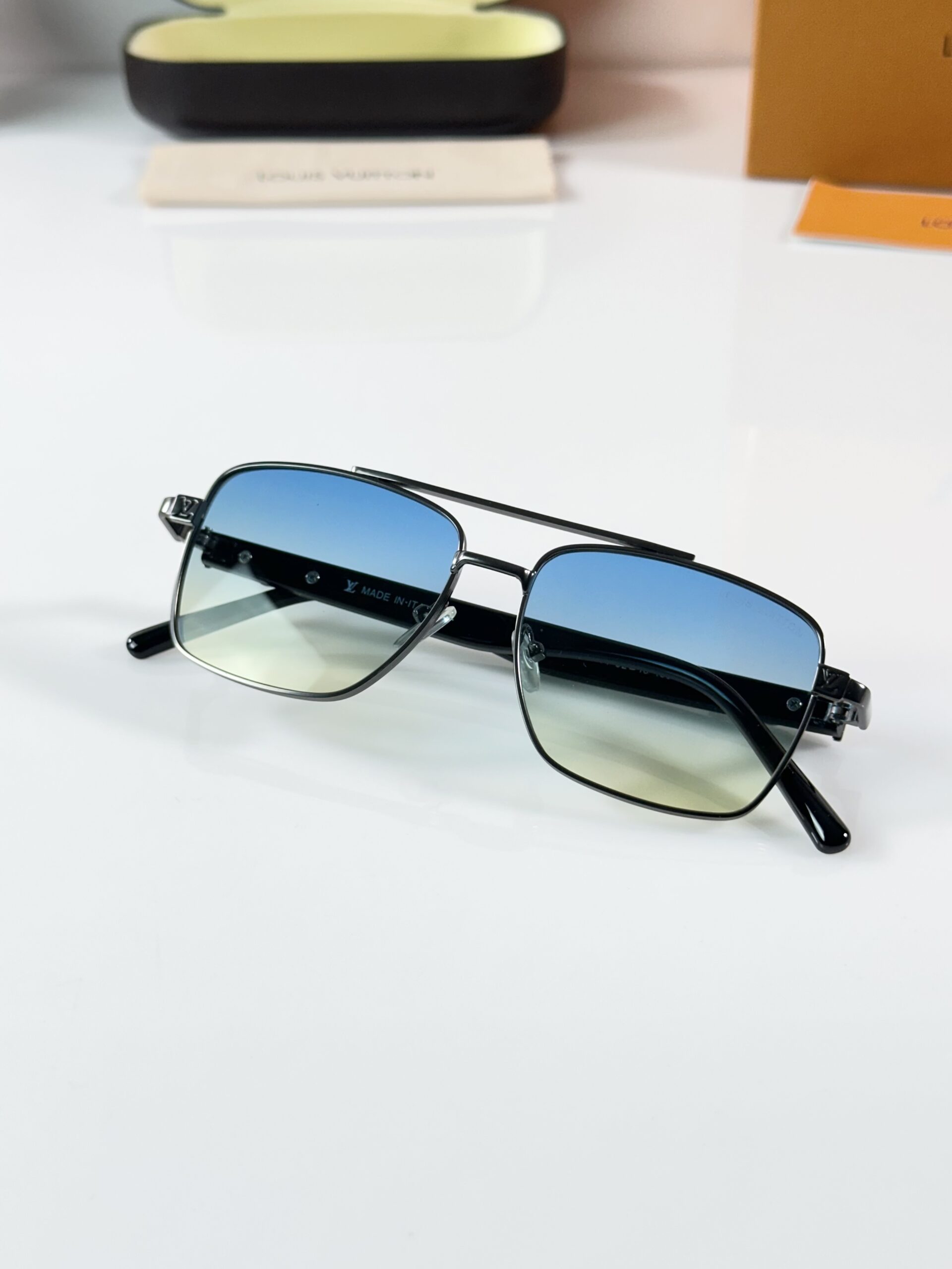Louis_Vuitton_5114_Gun_Blue_DC - Image 3