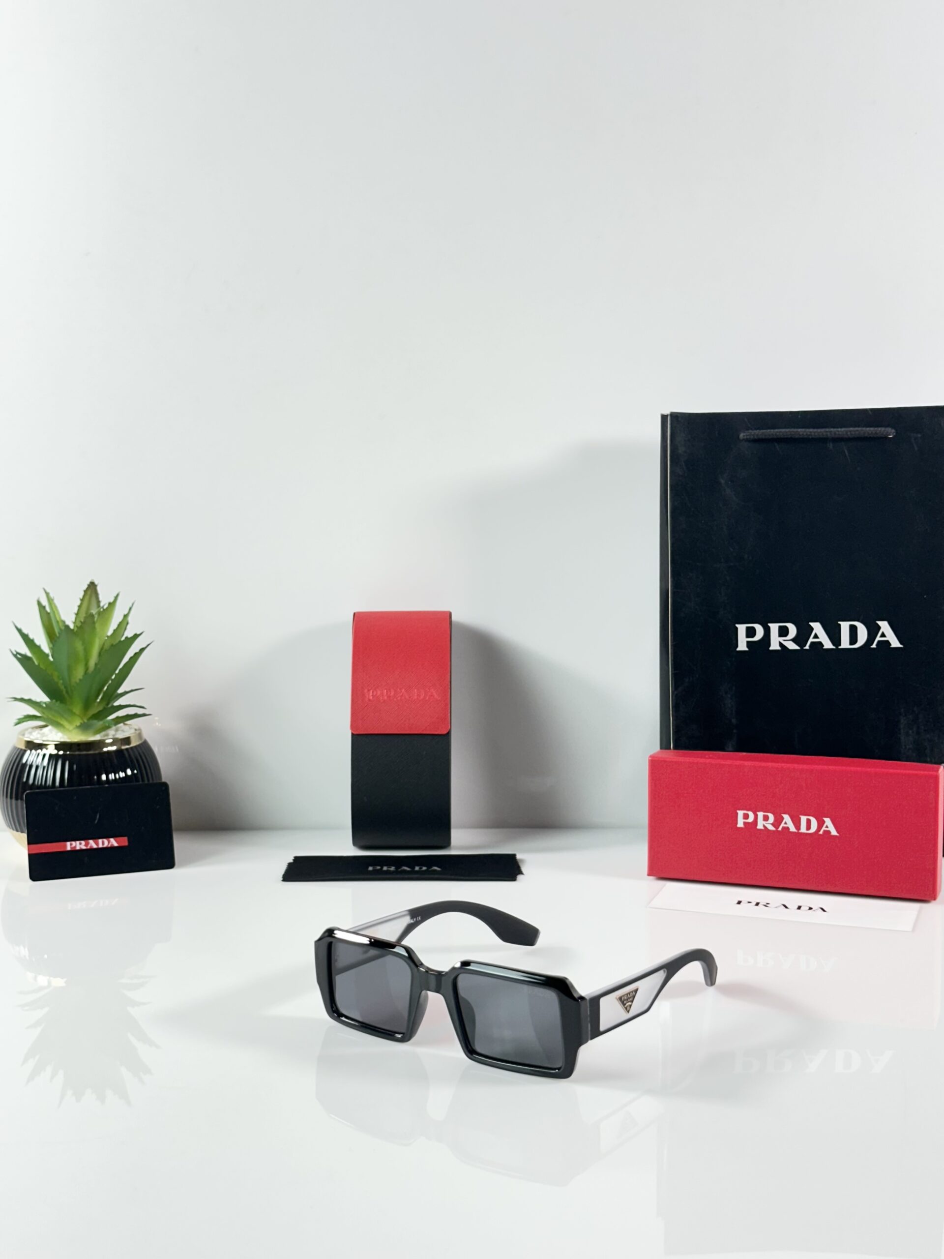 Prada_WMNS_89_Shine_Black