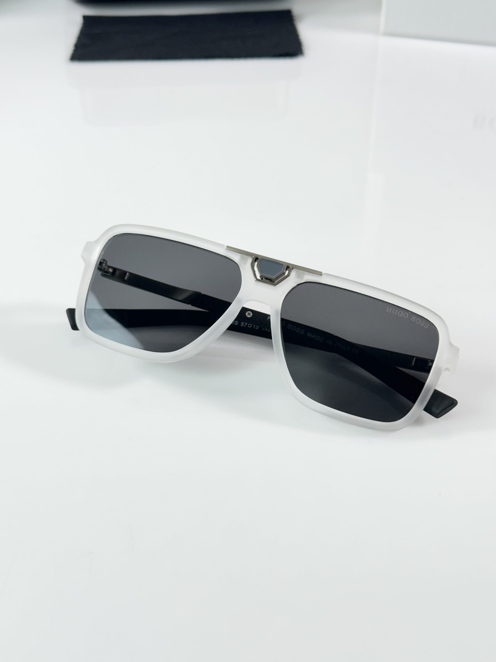 Hugo_Boss_038_Ice_Black - Image 3