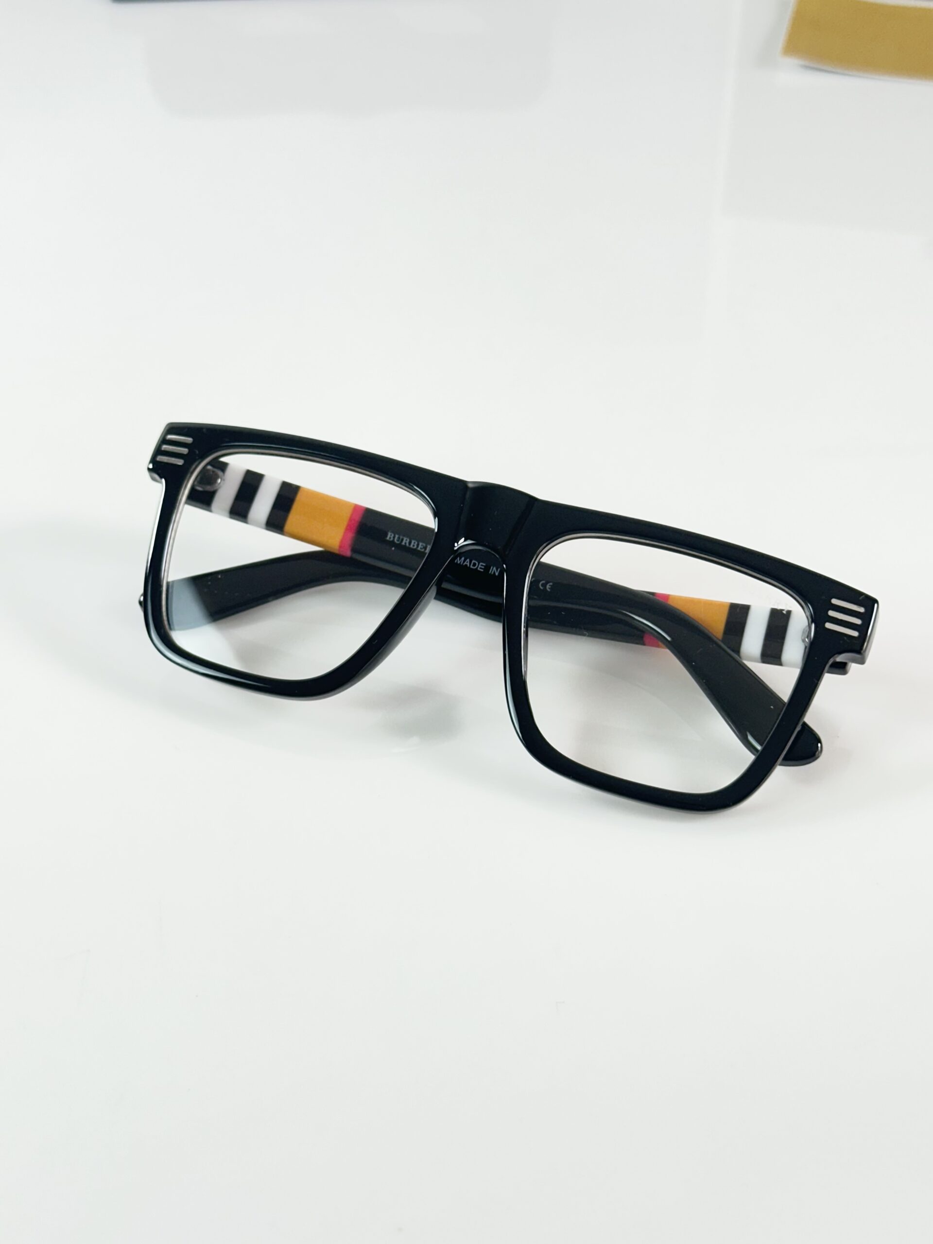 Burberry_4382_Shine_Black_Frame - Image 3