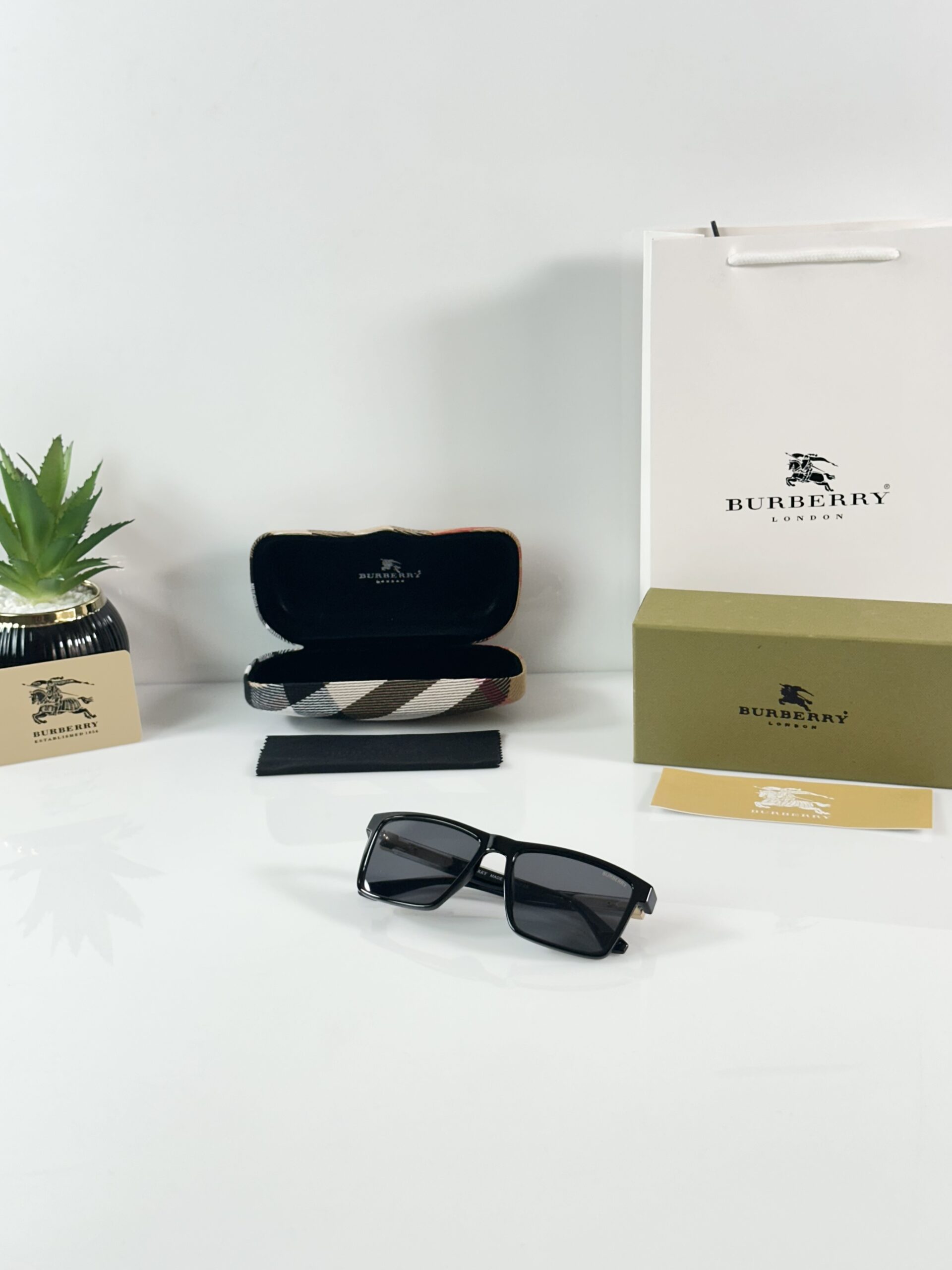 Burberry_8233_Shine_Black - Image 4