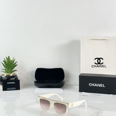 Chanel_WMNS_8318_Cream_Brown