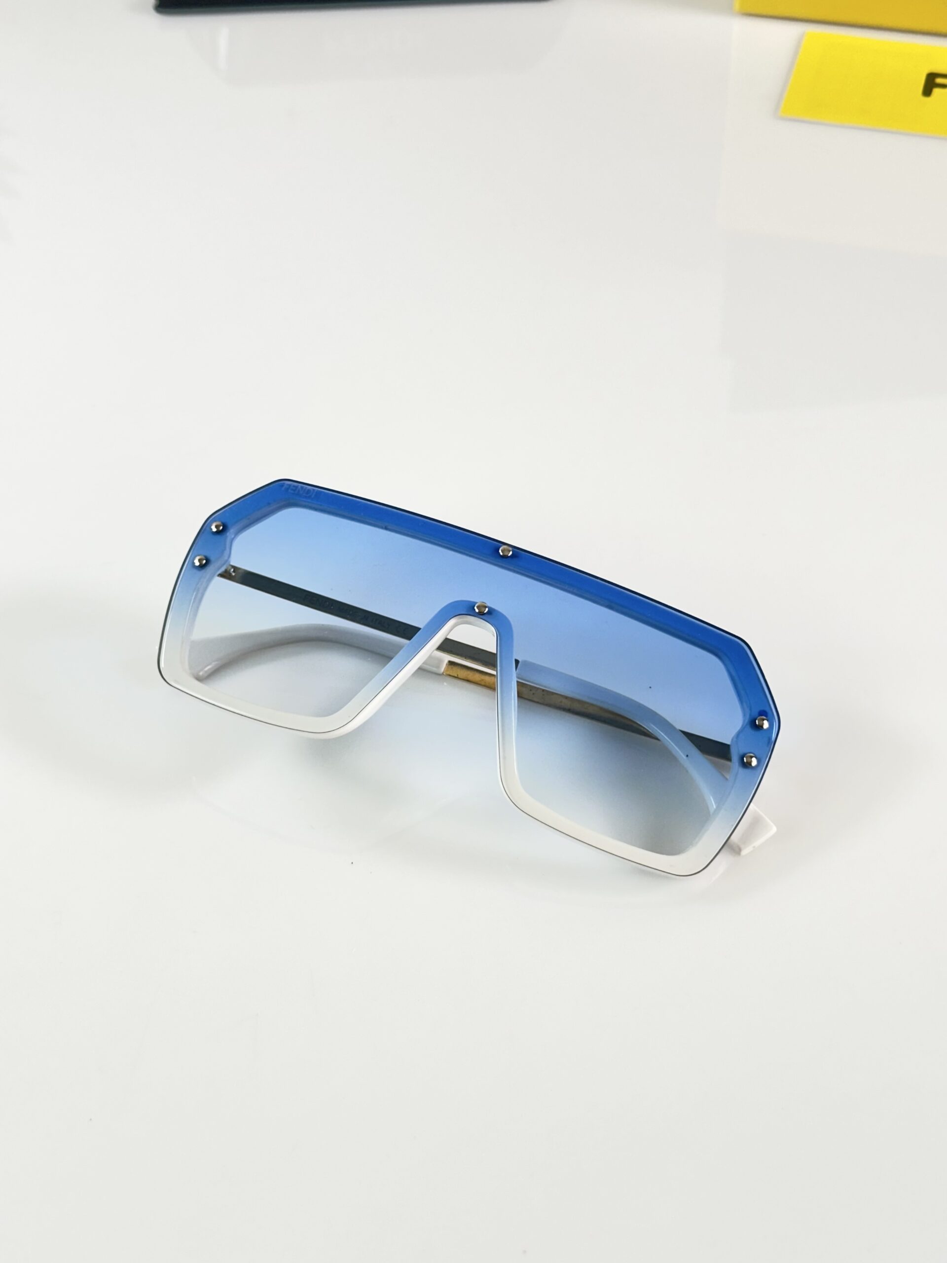 Fendi_1135_Gold_White_Blue - Image 3