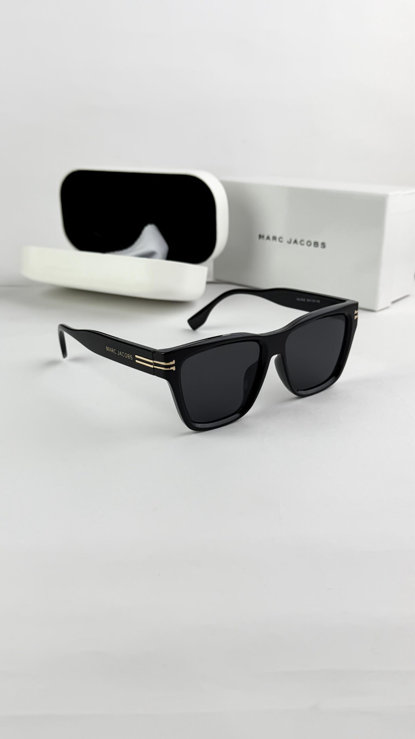 Marc Jacobs 1002 - Image 2