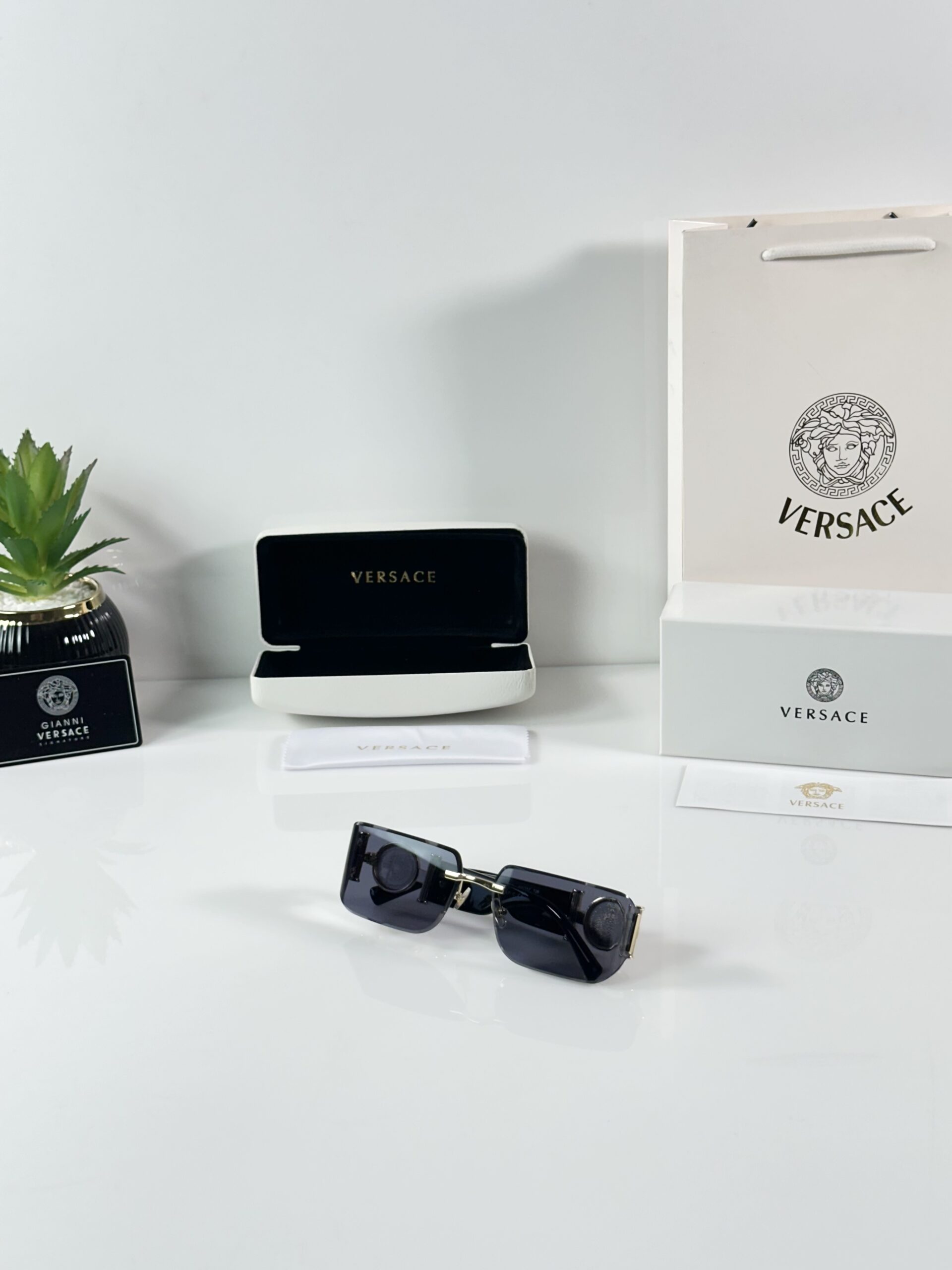 Versace 6772 Gold Black - Image 4