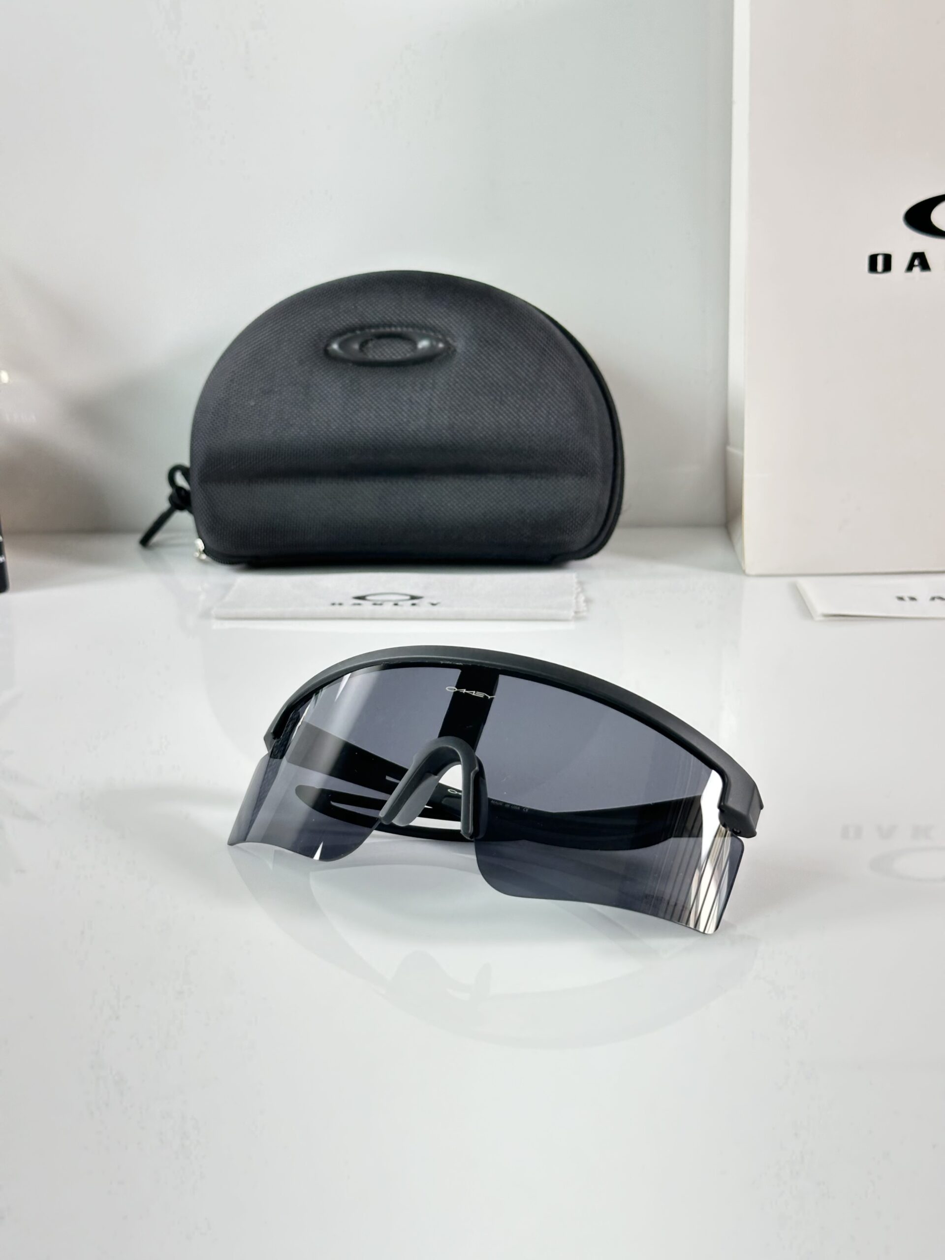 Oakley_2306_Black - Image 3
