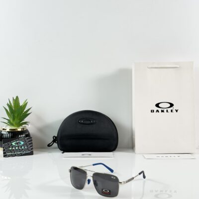 Oakley_8922_Silver_Black